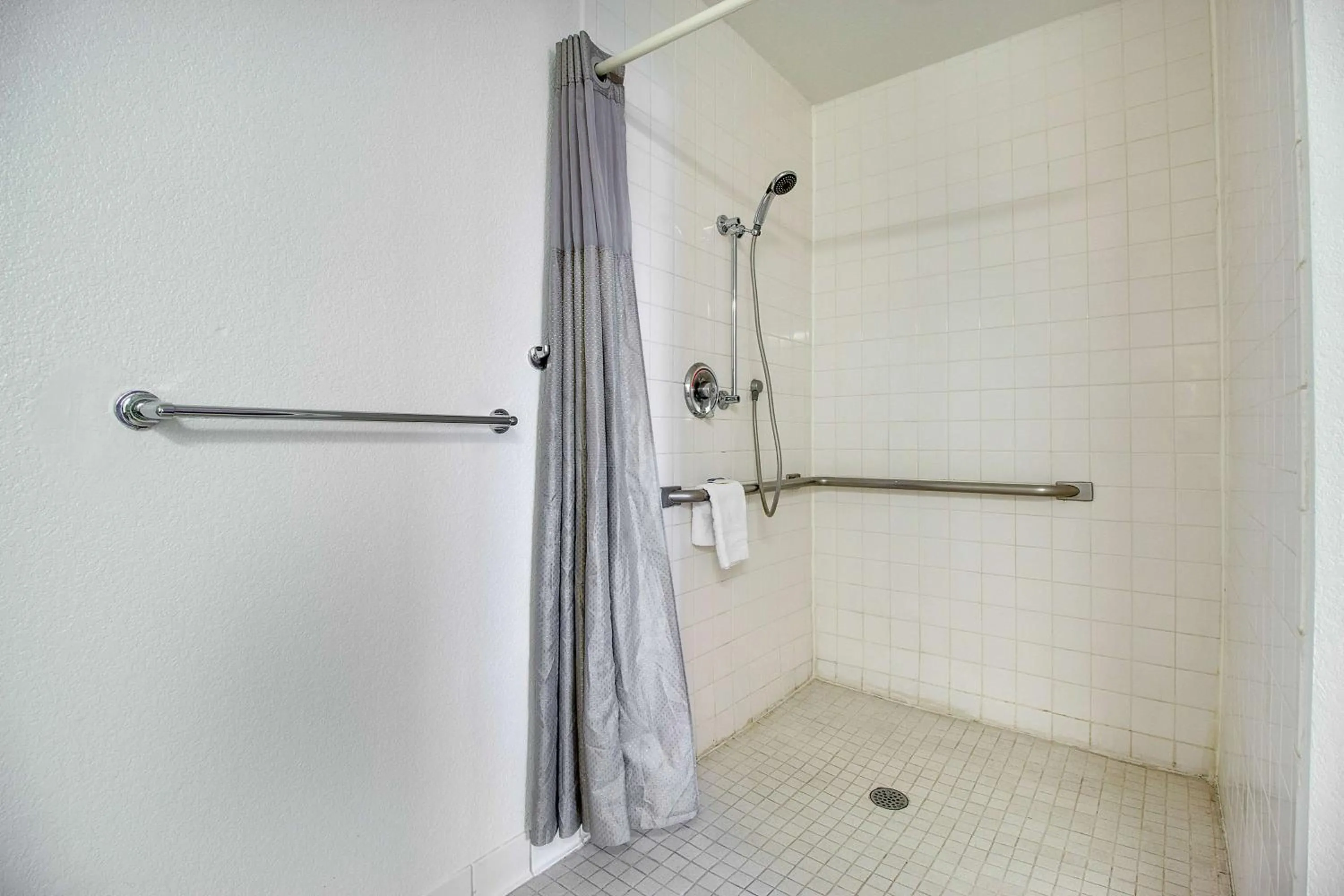 Bathroom in Motel 6-Phoenix, AZ - East