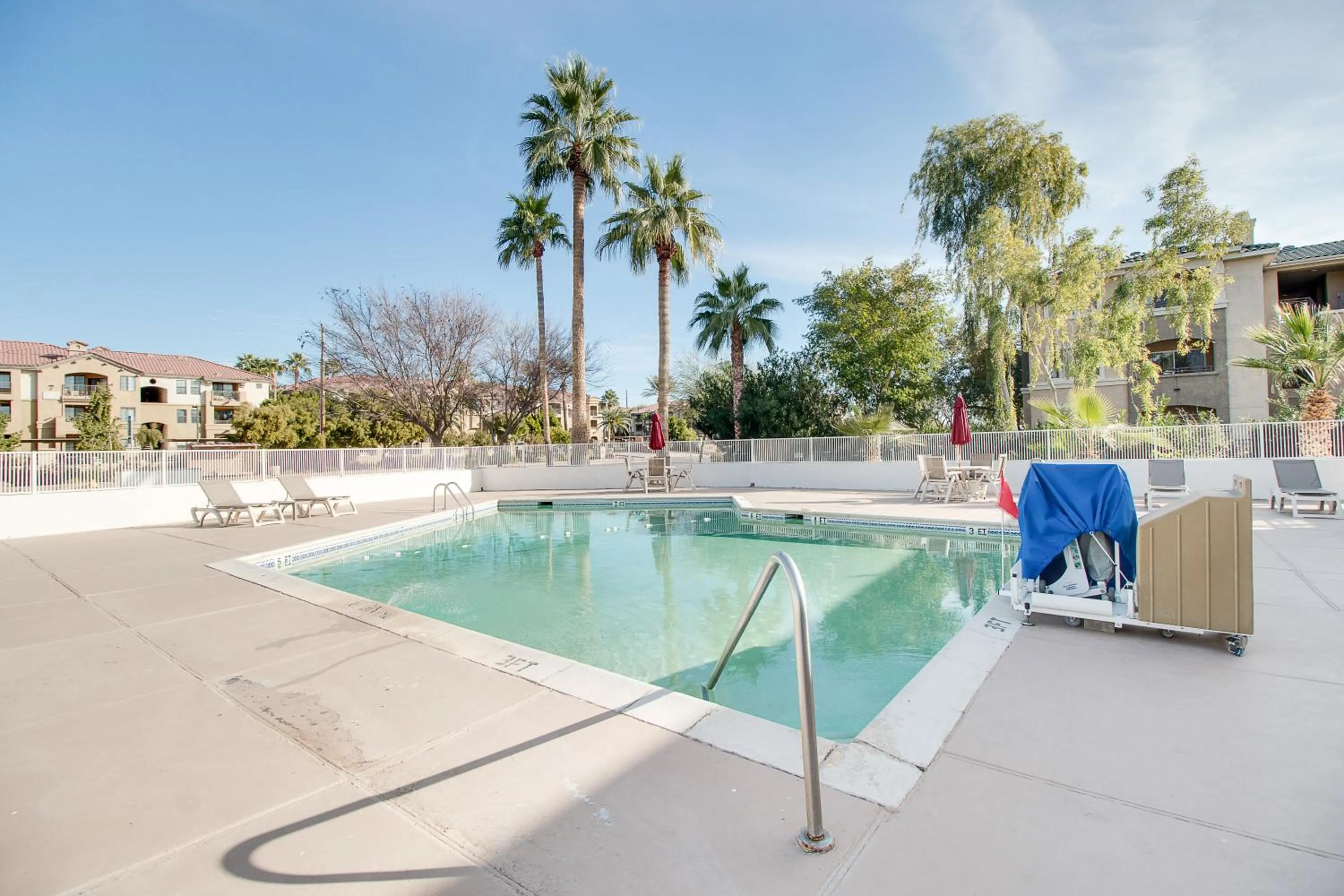 Swimming pool in Motel 6-Phoenix, AZ - East