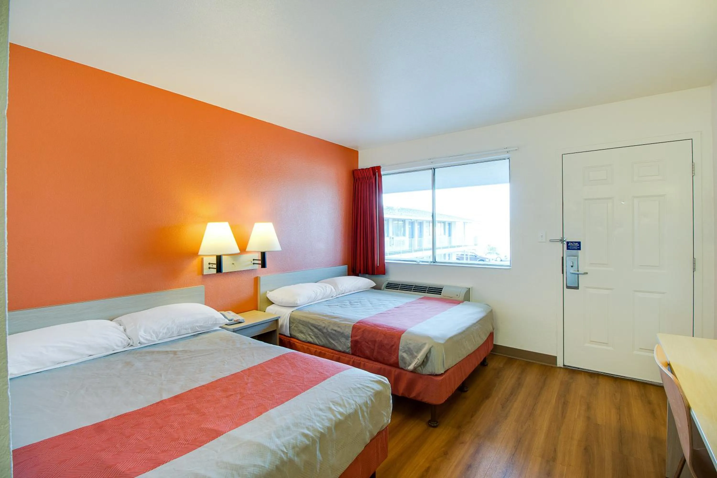 Bedroom, Bed in Motel 6-Phoenix, AZ - East