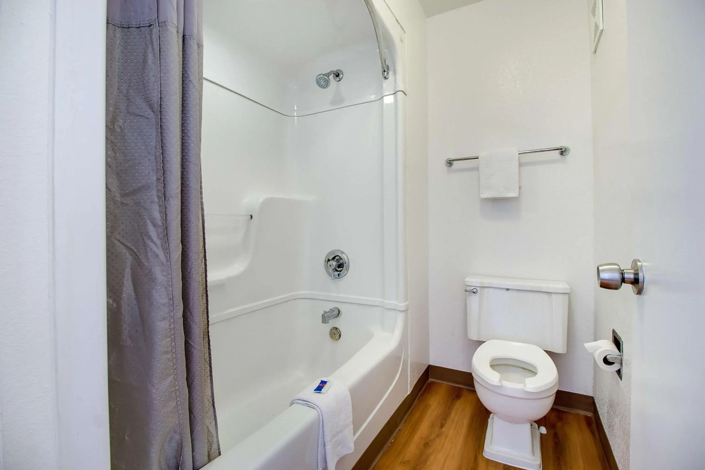 Quadruple Room in Motel 6-Phoenix, AZ - East Quadruple Room in Motel 6-Phoenix, AZ - East