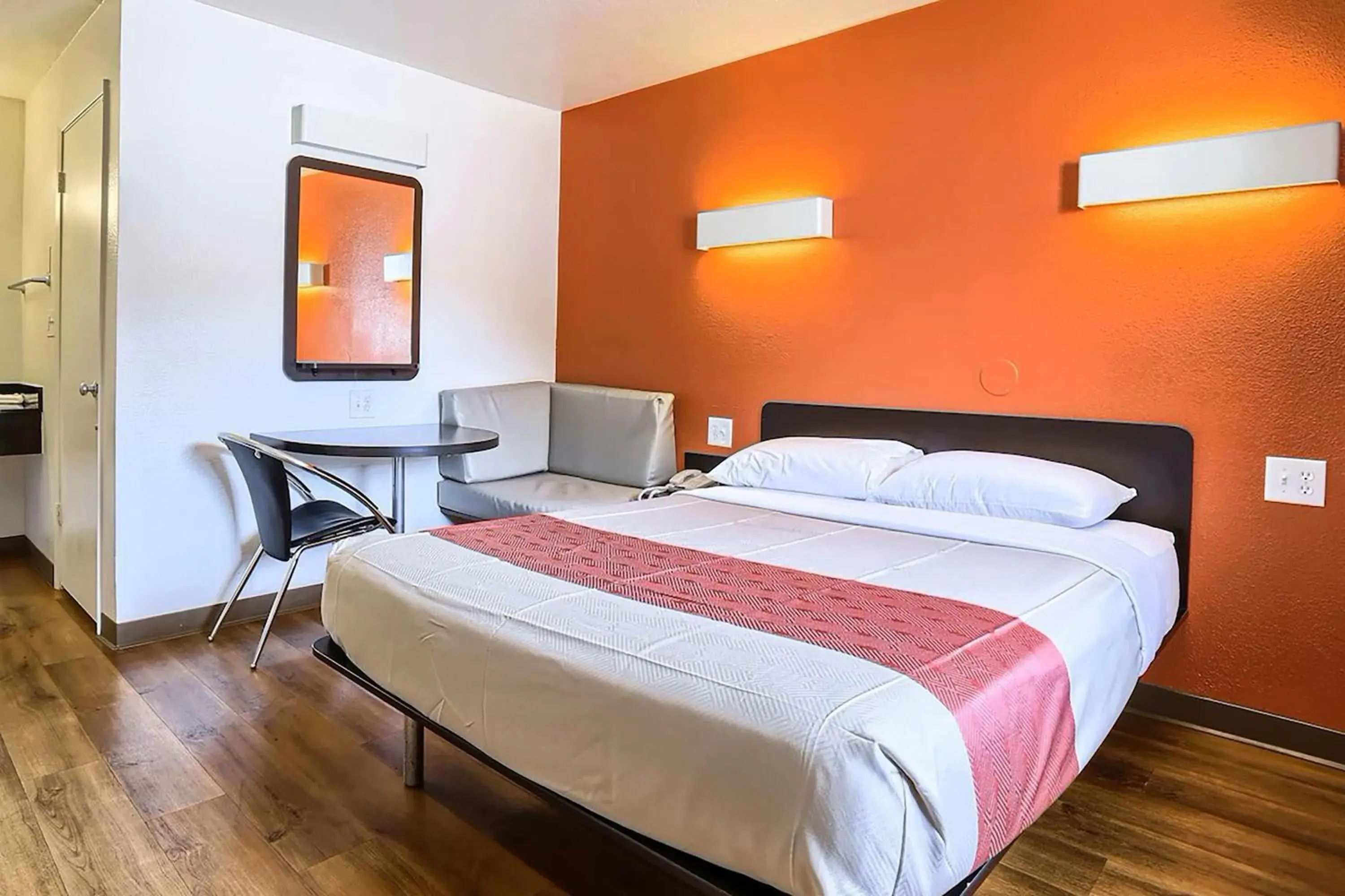 Photo of the whole room, Bed in Super 8 by Wyndham Walnut Creek Photo of the whole room, Bed in Super 8 by Wyndham Walnut Creek