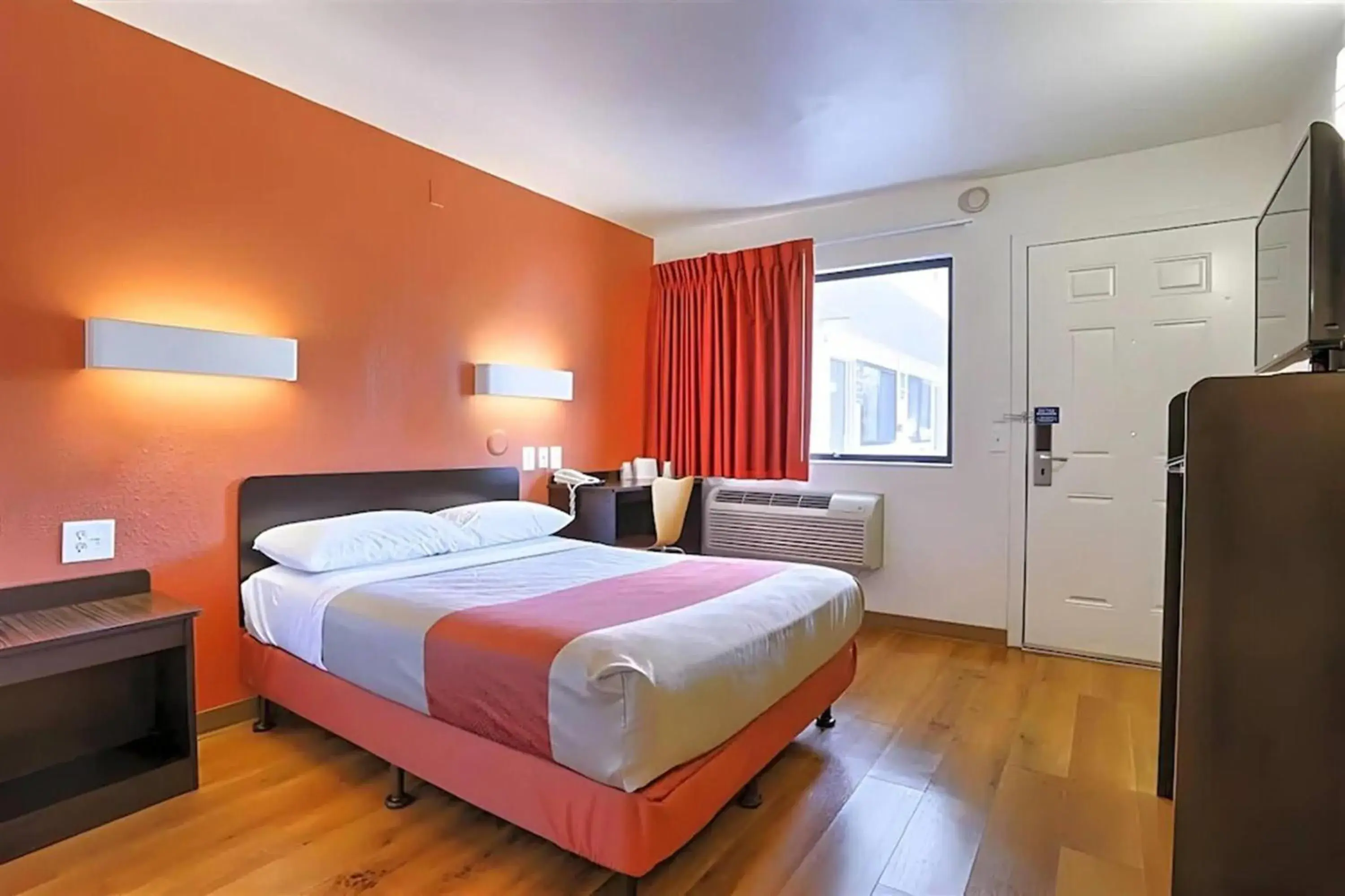 Photo of the whole room, Bed in Super 8 by Wyndham Walnut Creek Photo of the whole room, Bed in Super 8 by Wyndham Walnut Creek