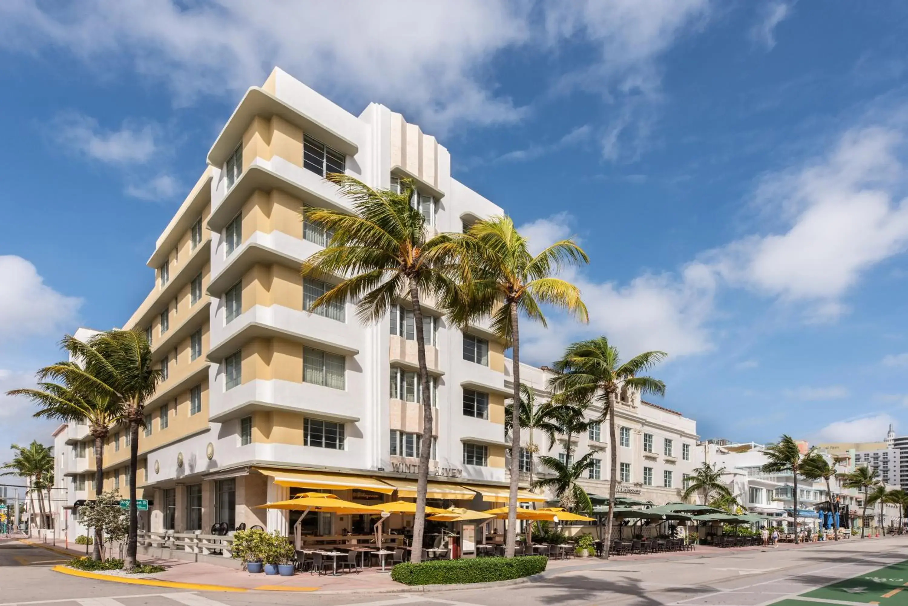 Property building in Eurostars Winter Haven Miami Beach Property building in Eurostars Winter Haven Miami Beach