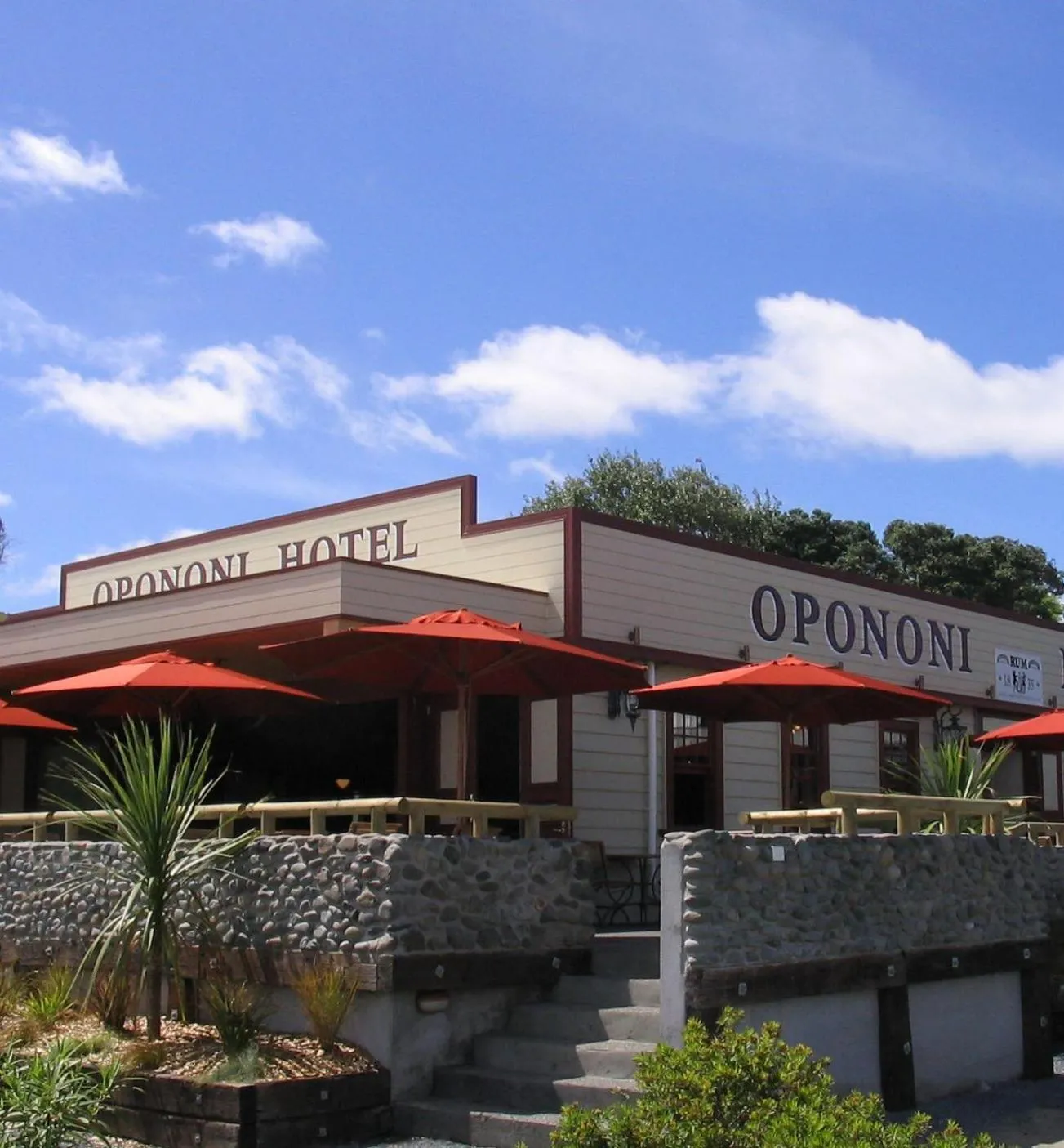 Opononi Hotel