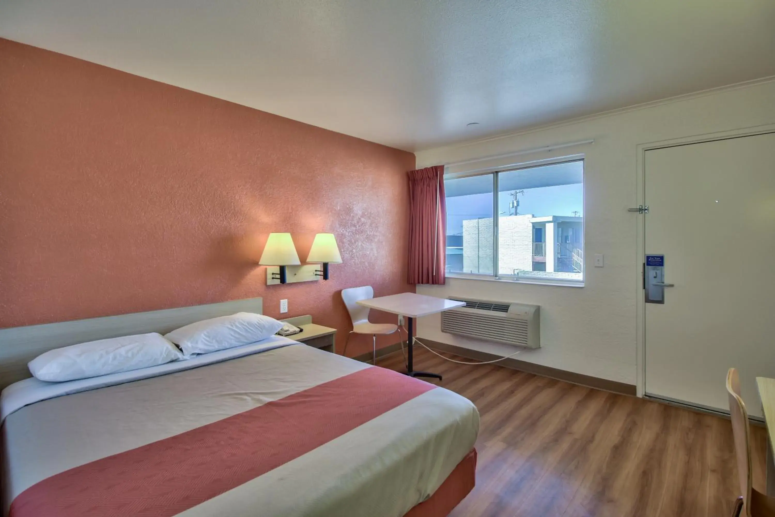 Bedroom, Bed in Motel 6-Youngtown, AZ - Phoenix - Sun City
