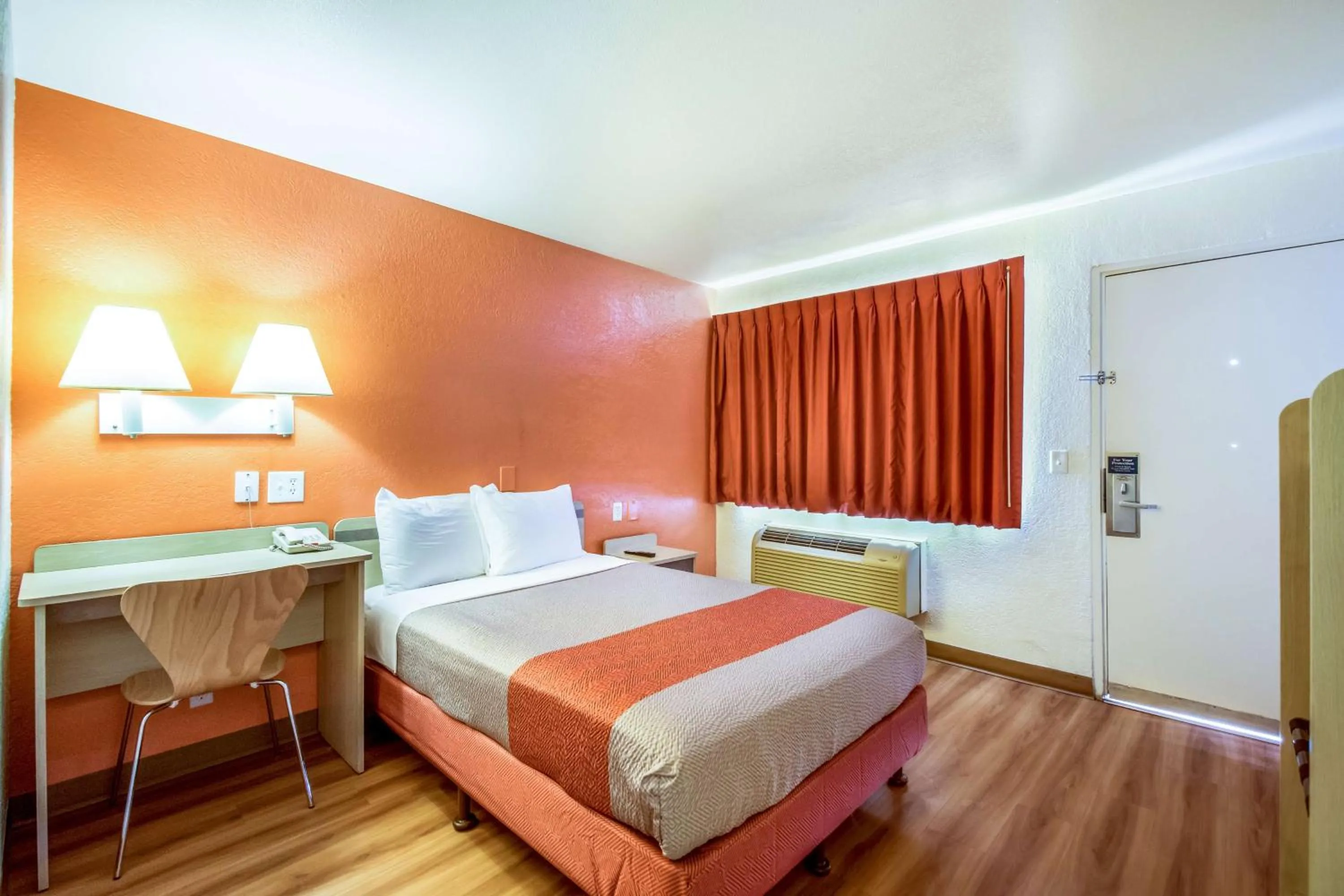 Double Room - single occupancy - Disability Access in Motel 6-Youngtown, AZ - Phoenix - Sun City