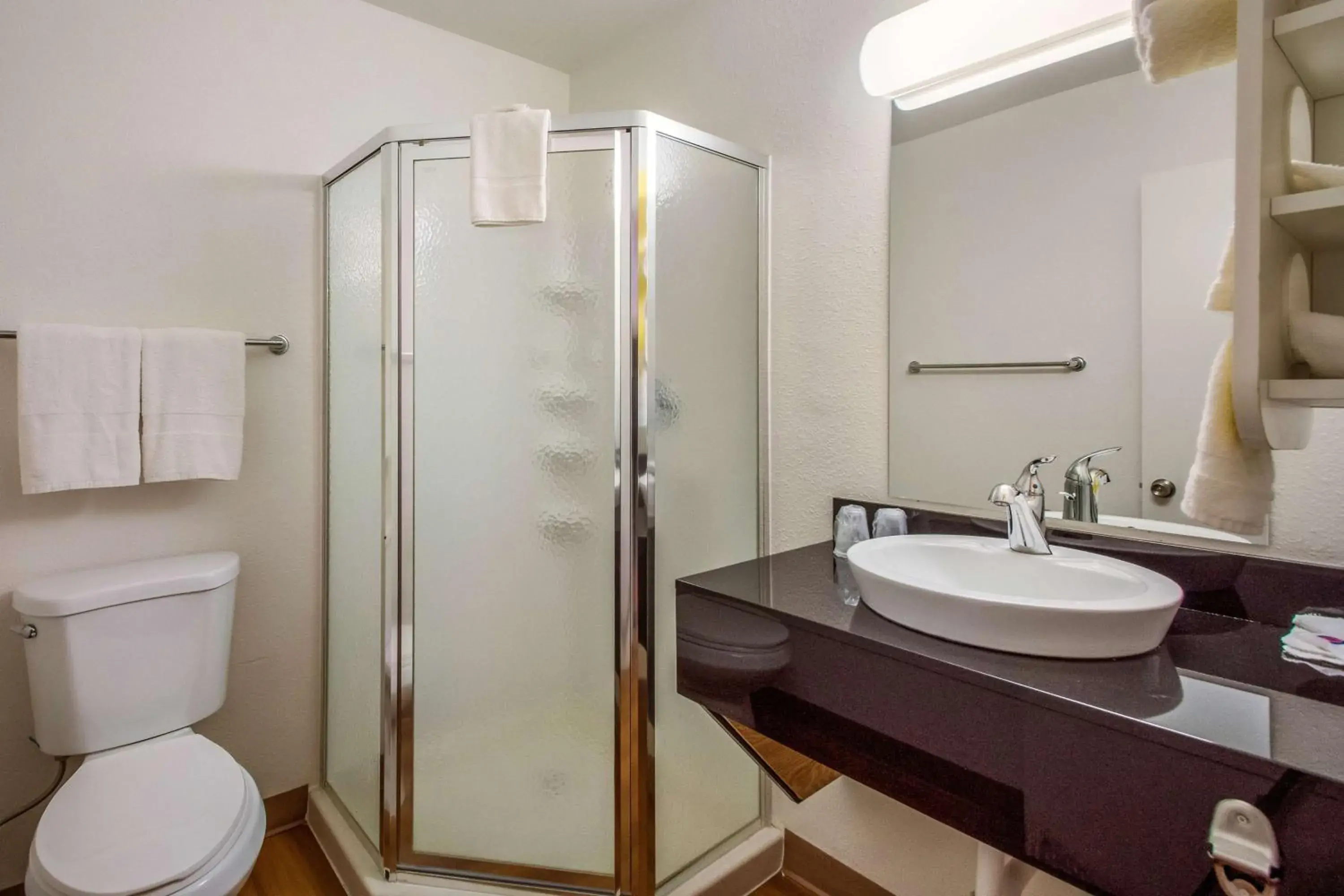 Shower, Bathroom in Motel 6-Youngtown, AZ - Phoenix - Sun City