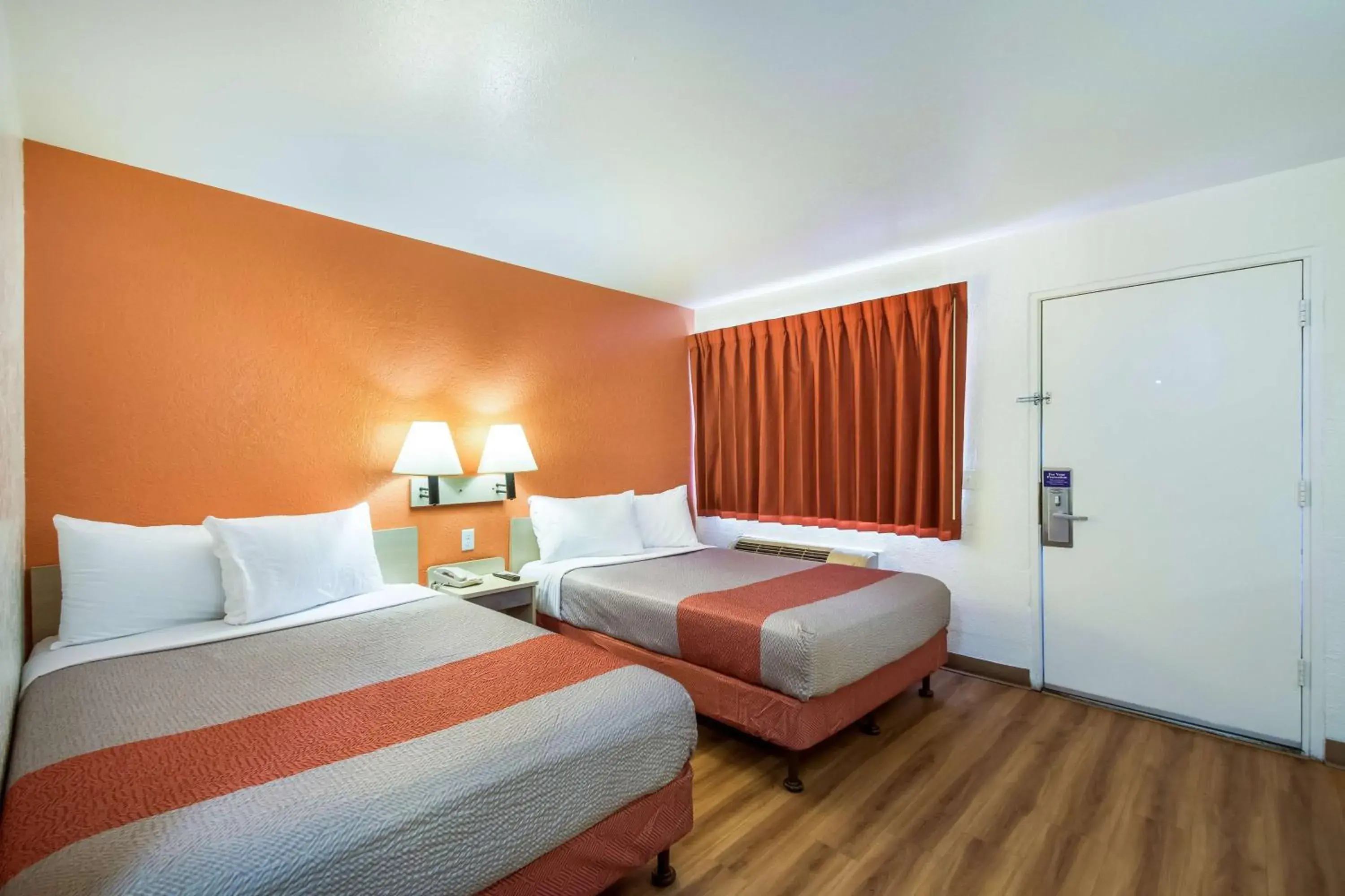 TV and multimedia, Bed in Motel 6-Youngtown, AZ - Phoenix - Sun City