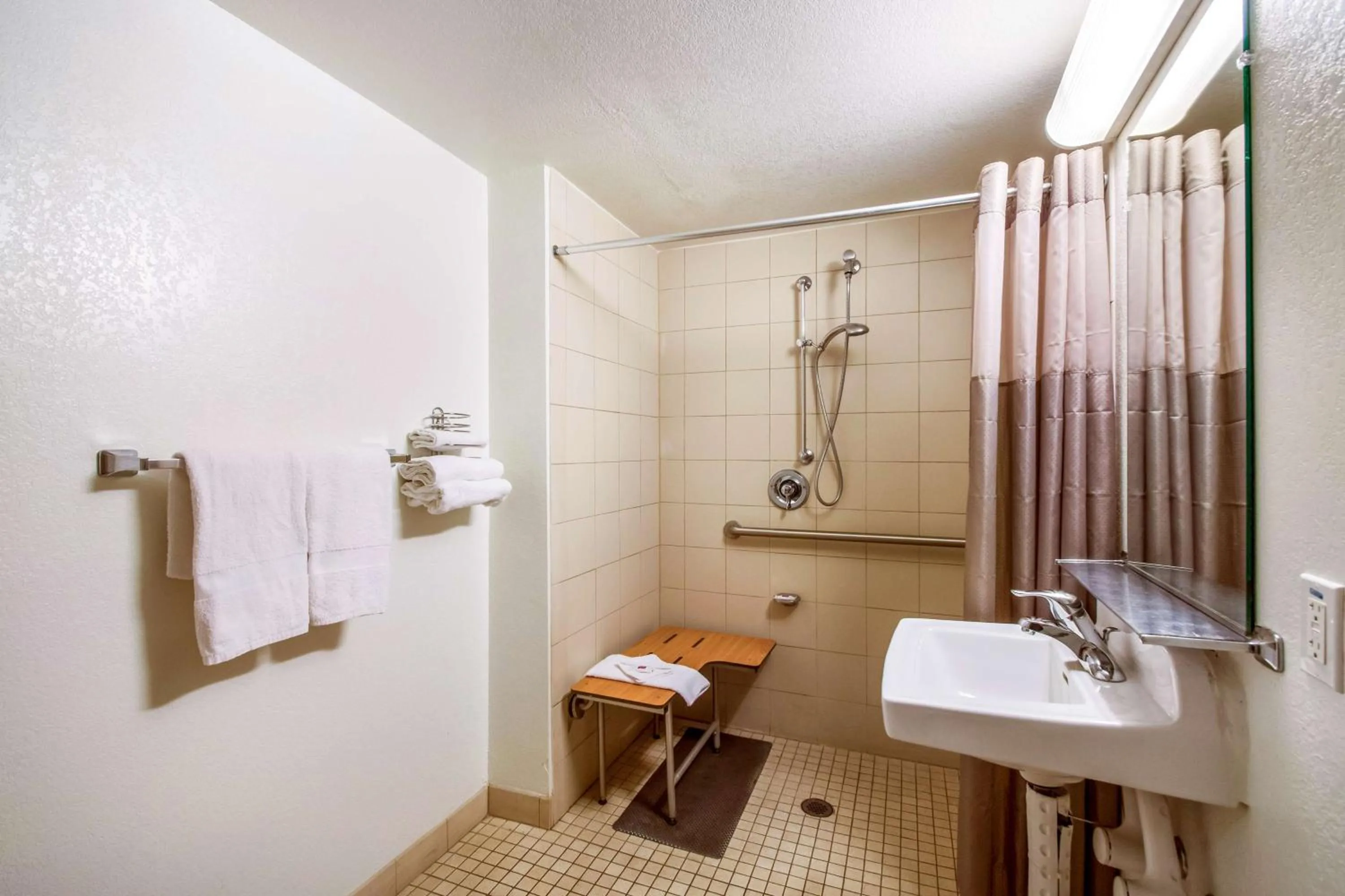 Shower in Motel 6-Youngtown, AZ - Phoenix - Sun City