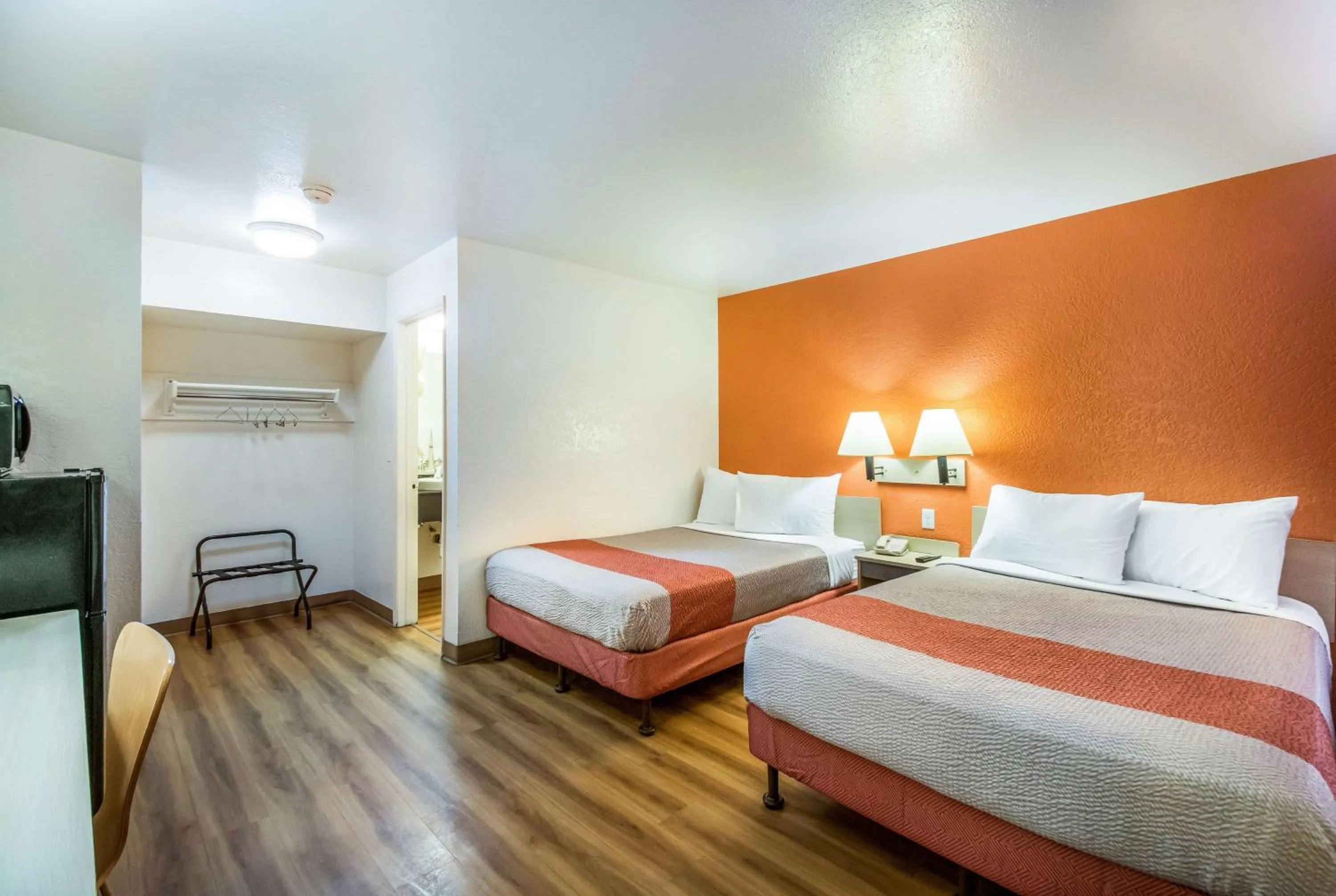 TV and multimedia, Bed in Motel 6-Youngtown, AZ - Phoenix - Sun City