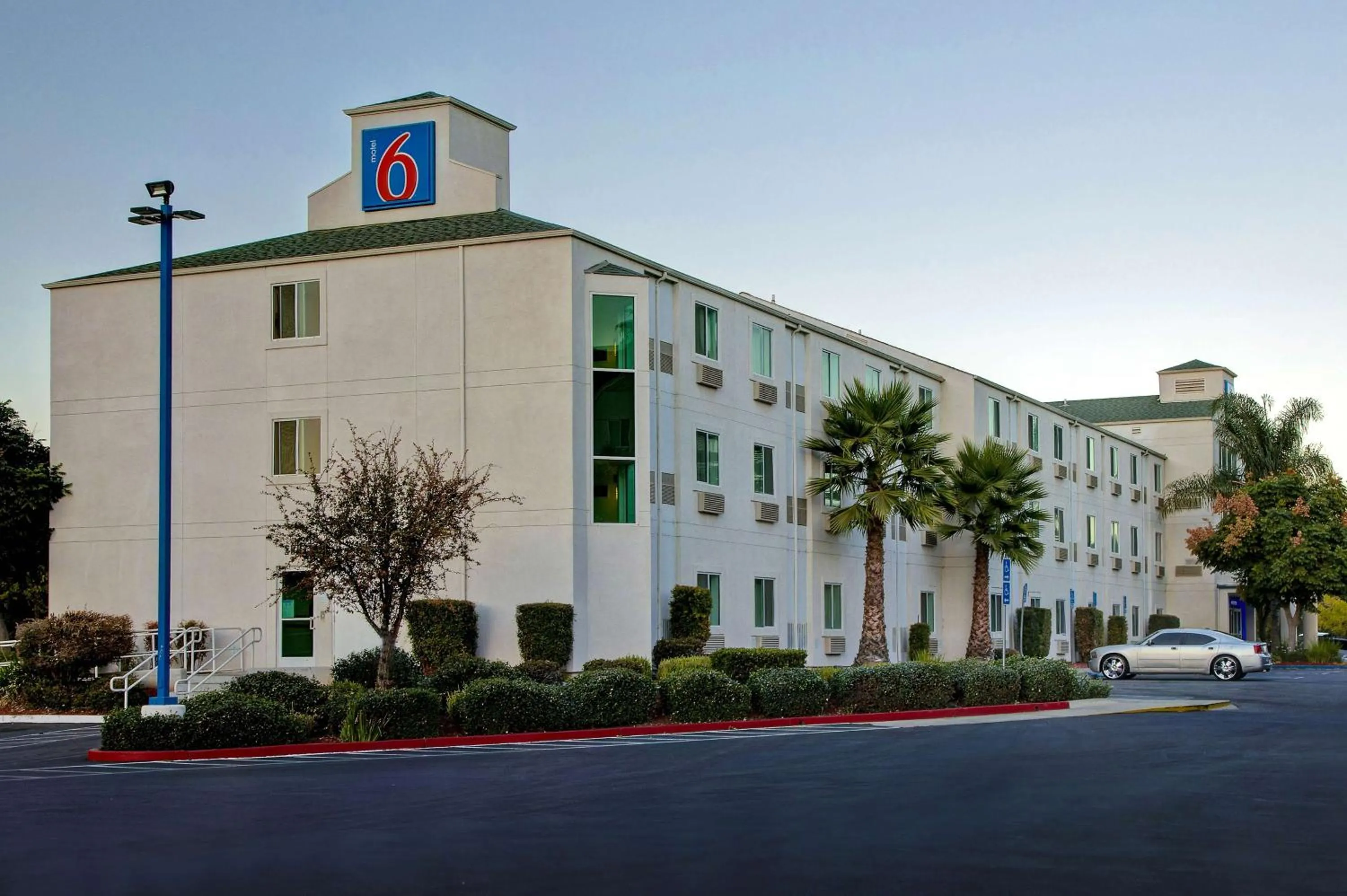 Property building in Motel 6-Gilroy, CA