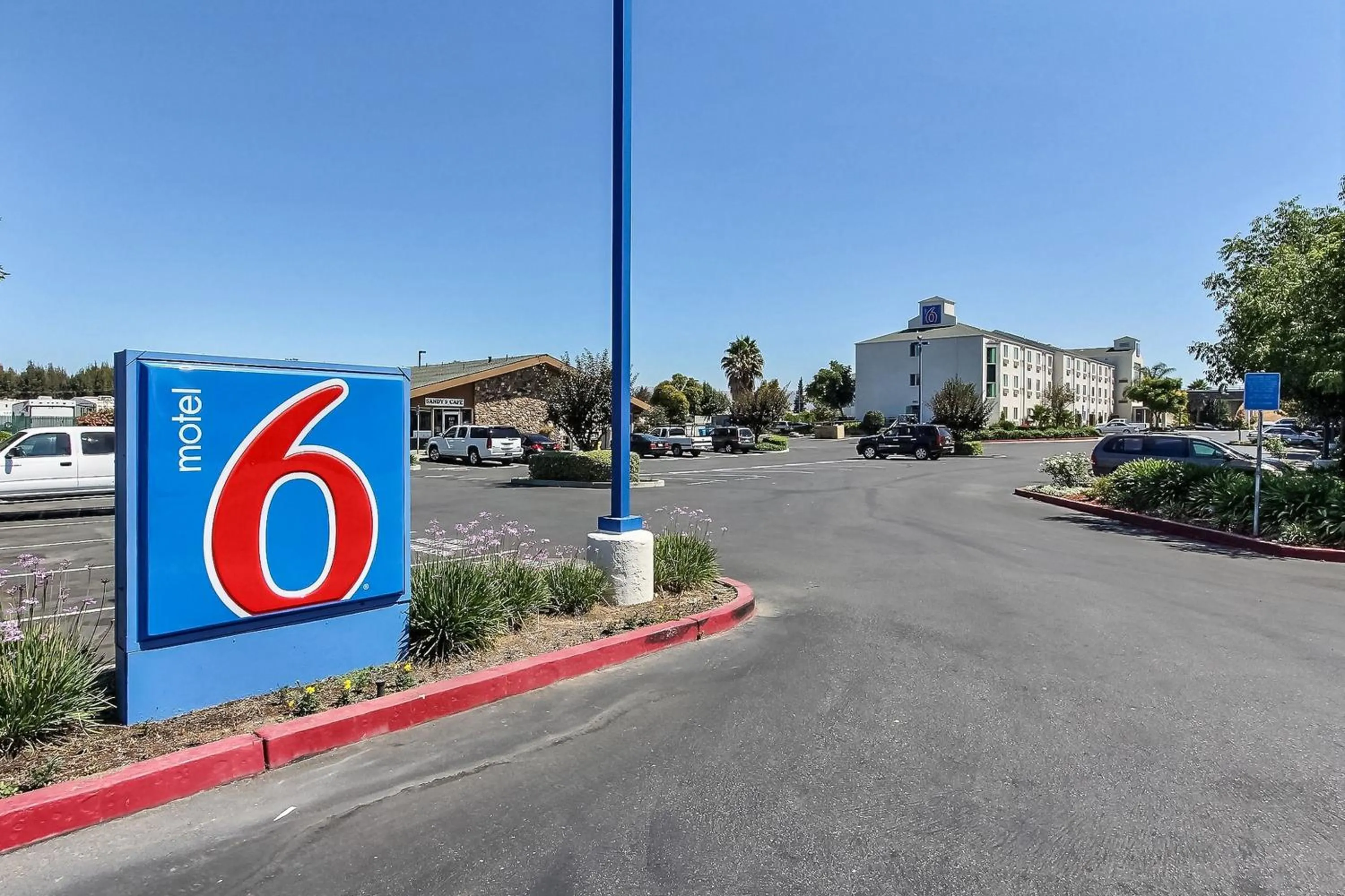 Facade/entrance in Motel 6-Gilroy, CA