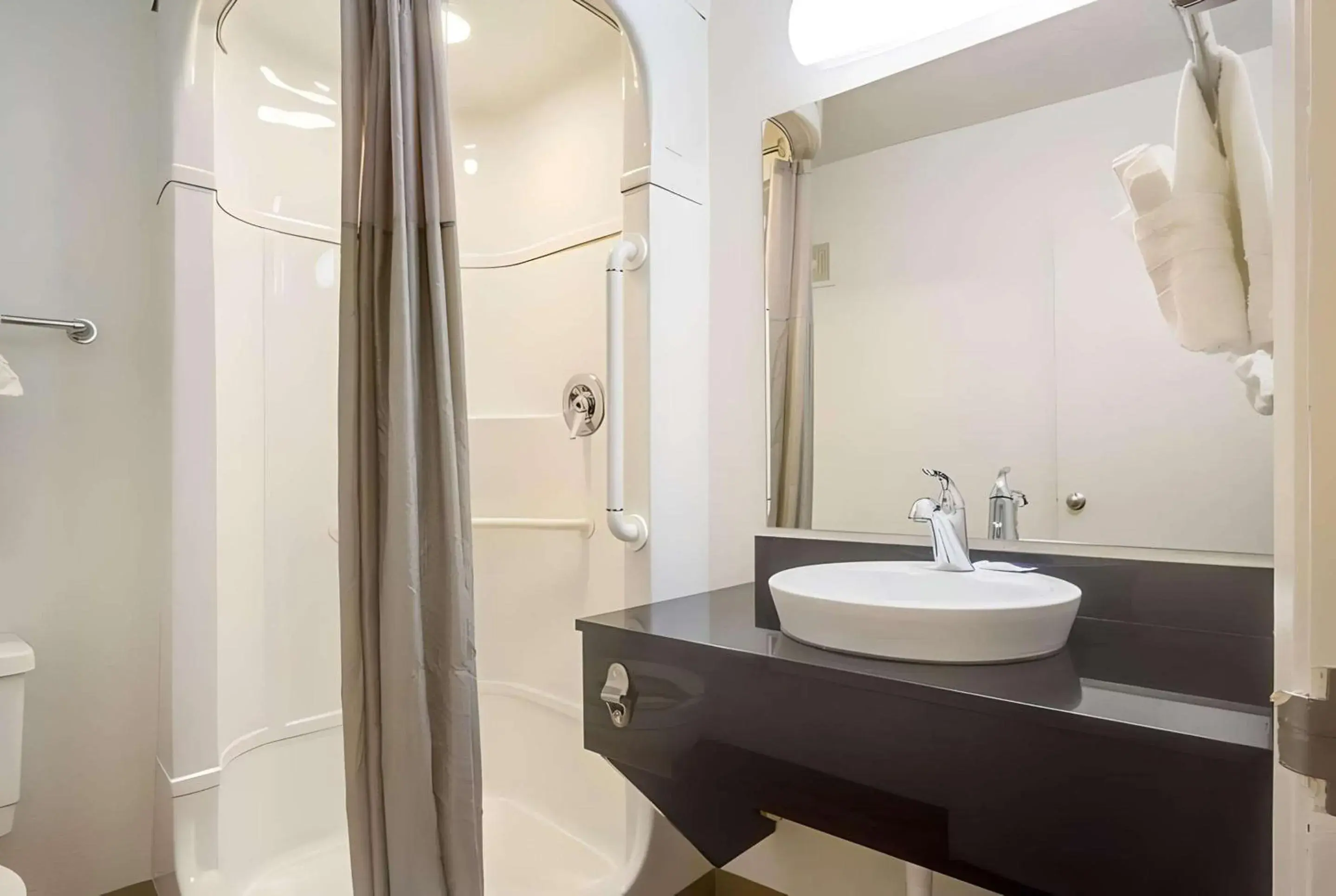 Bedroom in Motel 6-Lakewood, CO - Denver Bedroom in Motel 6-Lakewood, CO - Denver