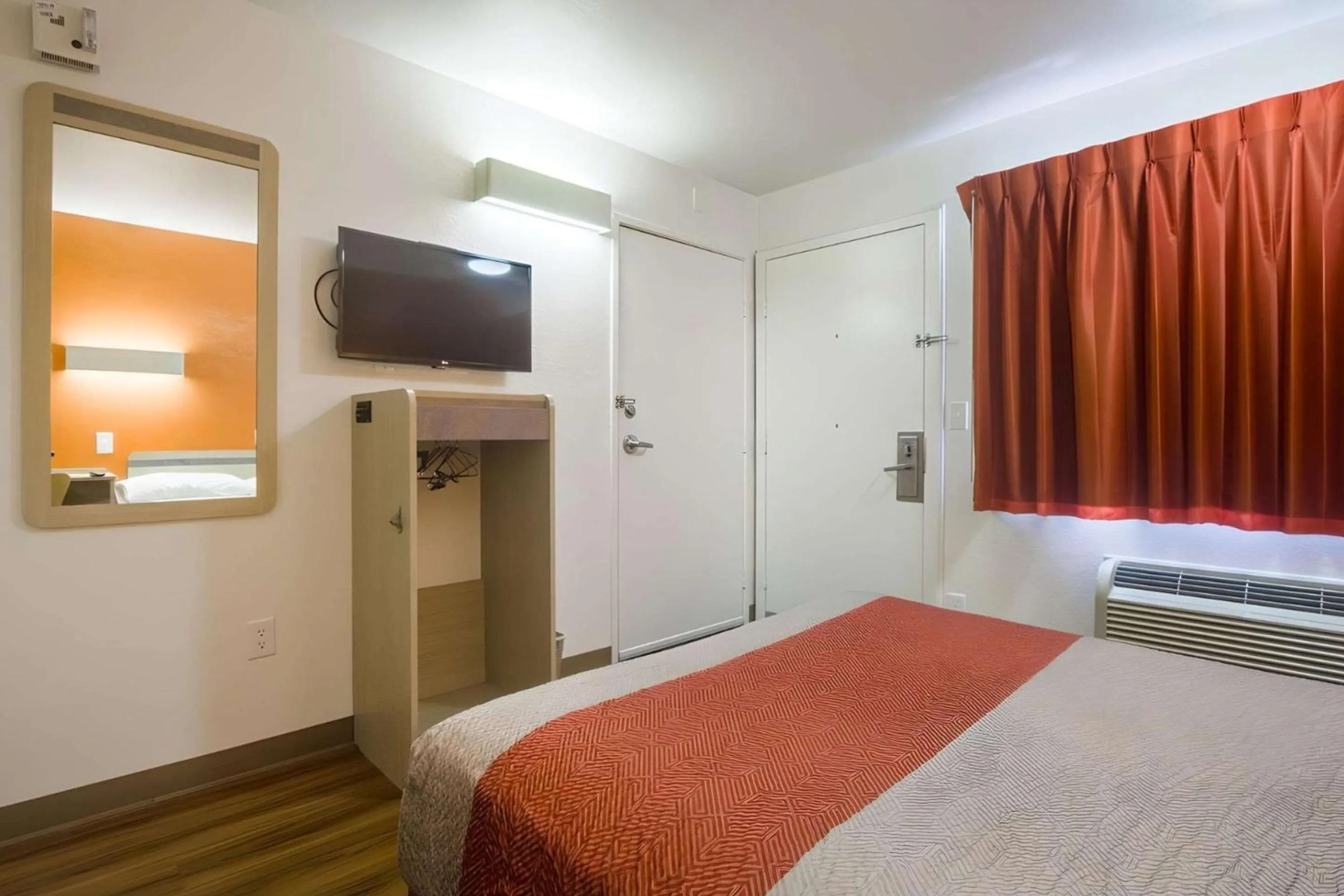 Bedroom in Park Inn by Radisson, Lakewood