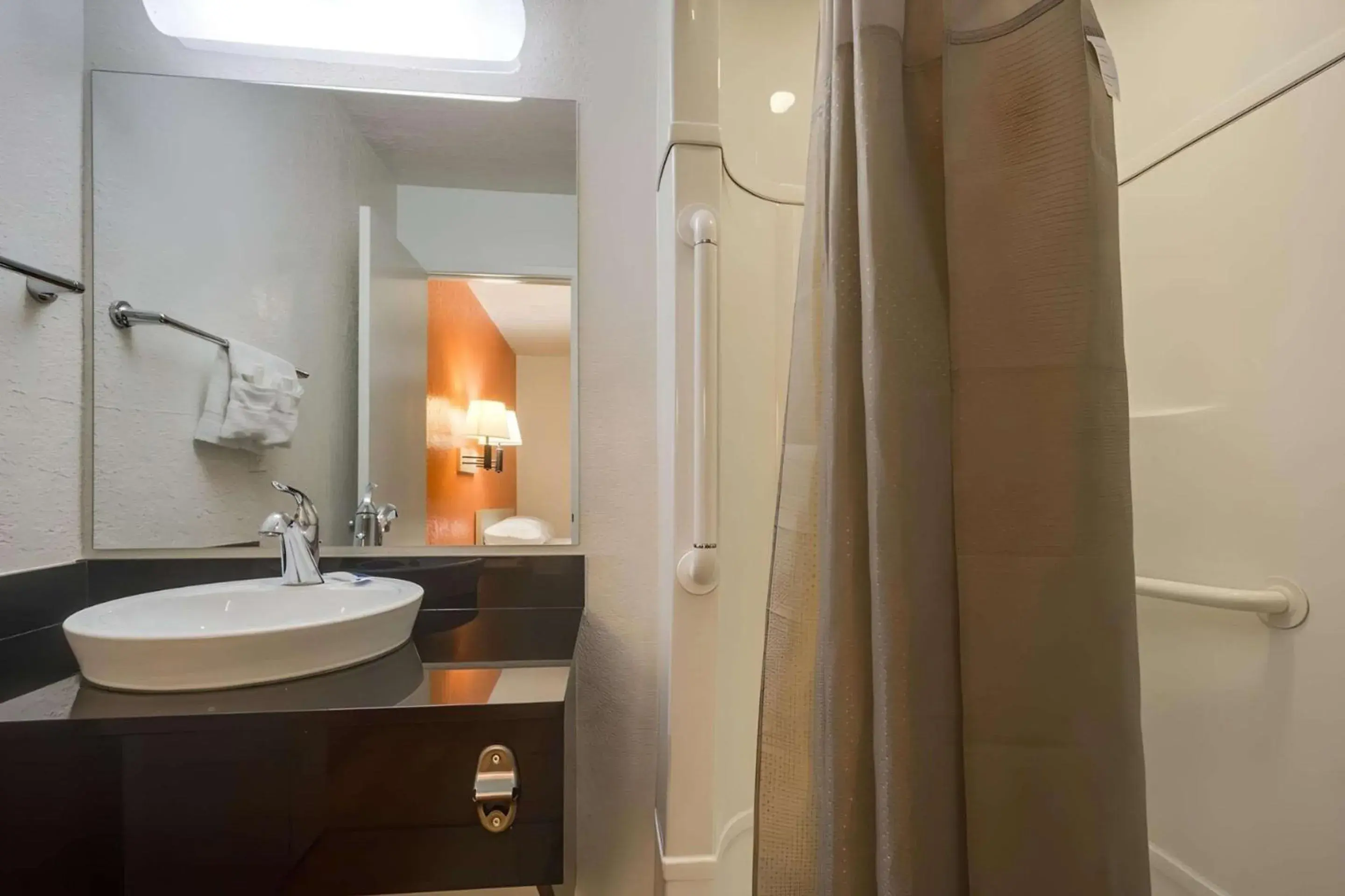 Bedroom in Motel 6-Lakewood, CO - Denver Bedroom in Motel 6-Lakewood, CO - Denver