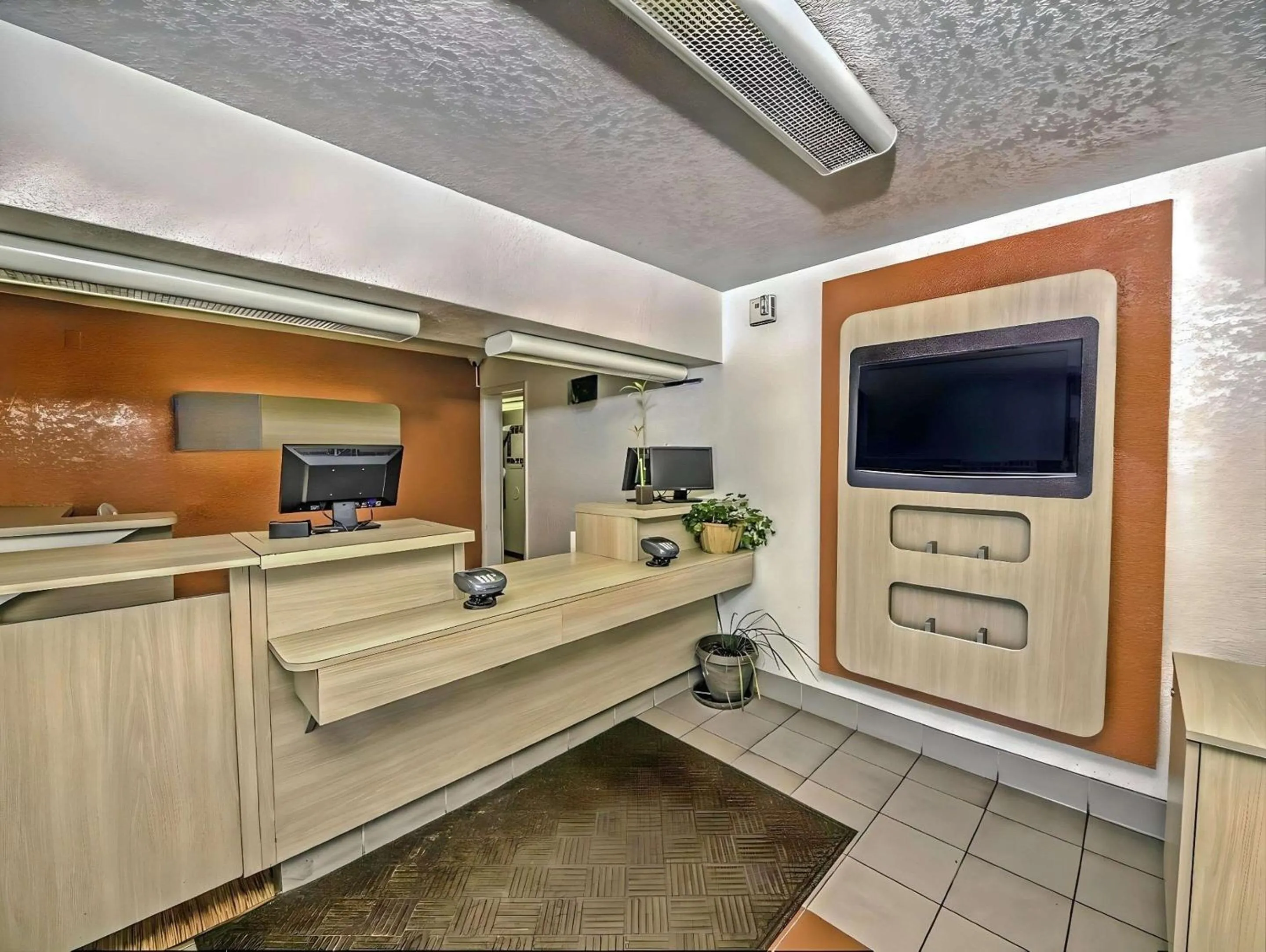 Lobby or reception in Motel 6 Colorado Springs, CO – South/Metro Area