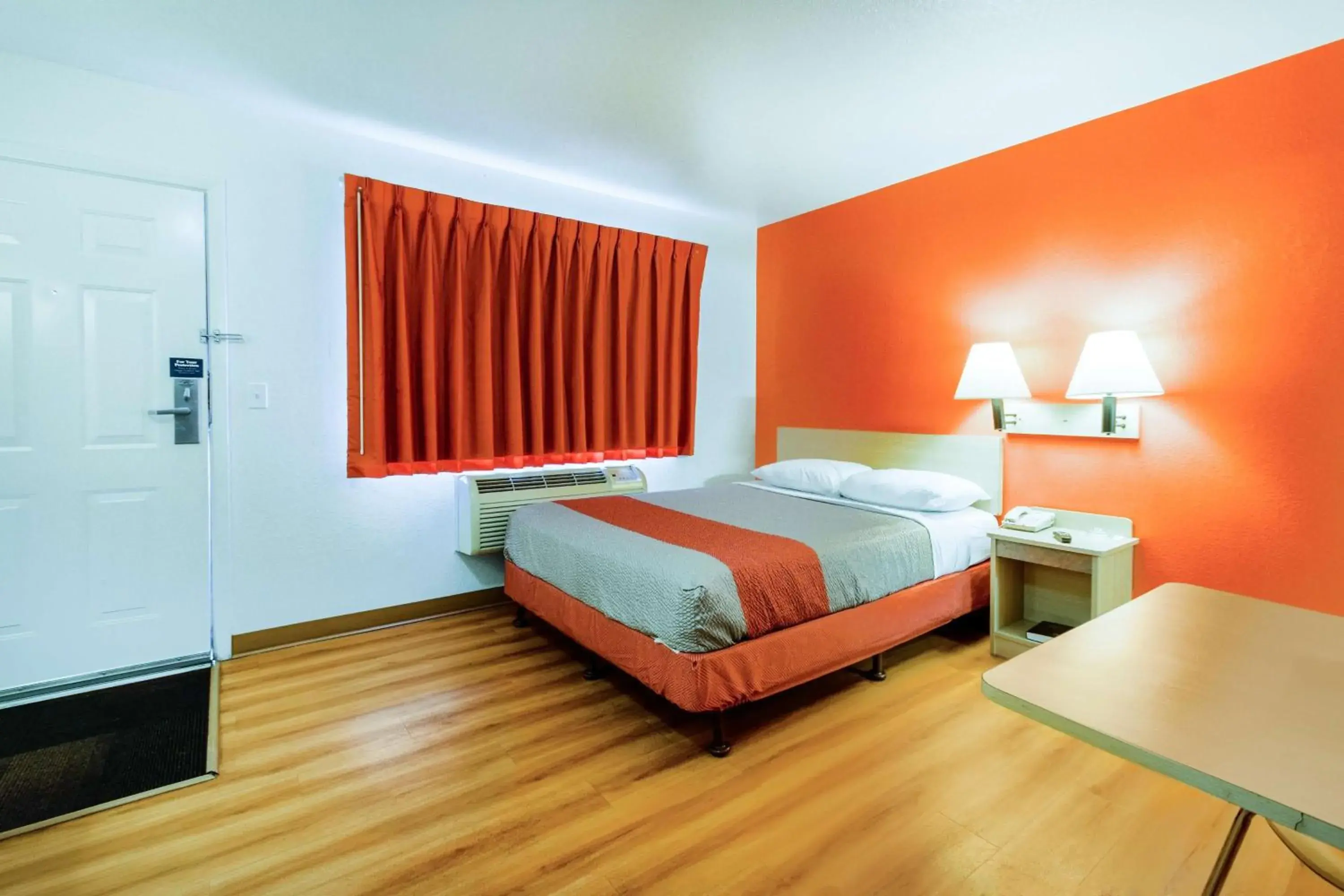 Photo of the whole room, Bed in Motel 6-Kelso, WA - Mt. St. Helens Photo of the whole room, Bed in Motel 6-Kelso, WA - Mt. St. Helens