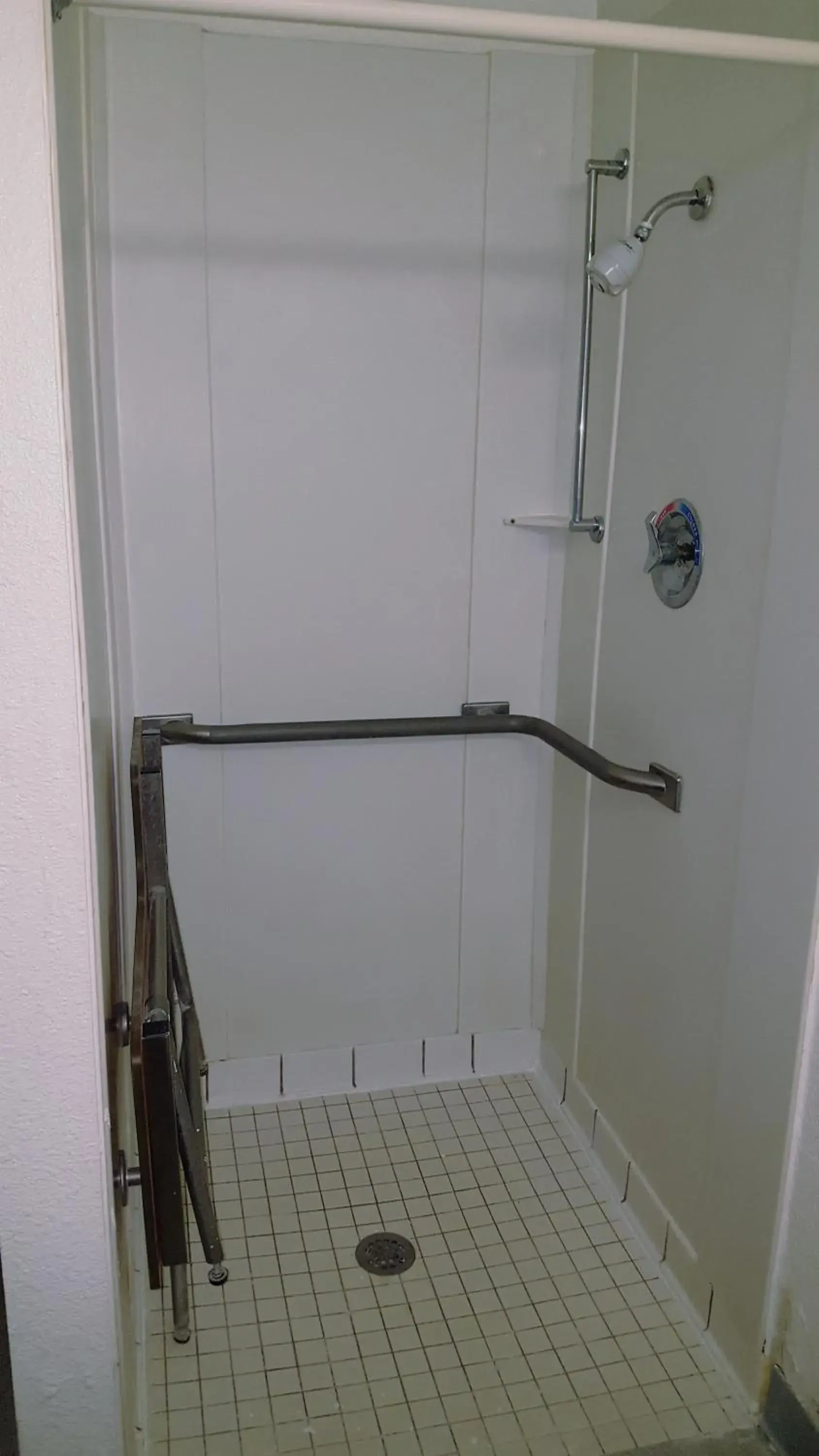 Shower, Bathroom in Sioux City Inn Sioux City IA Sergeant Bluff