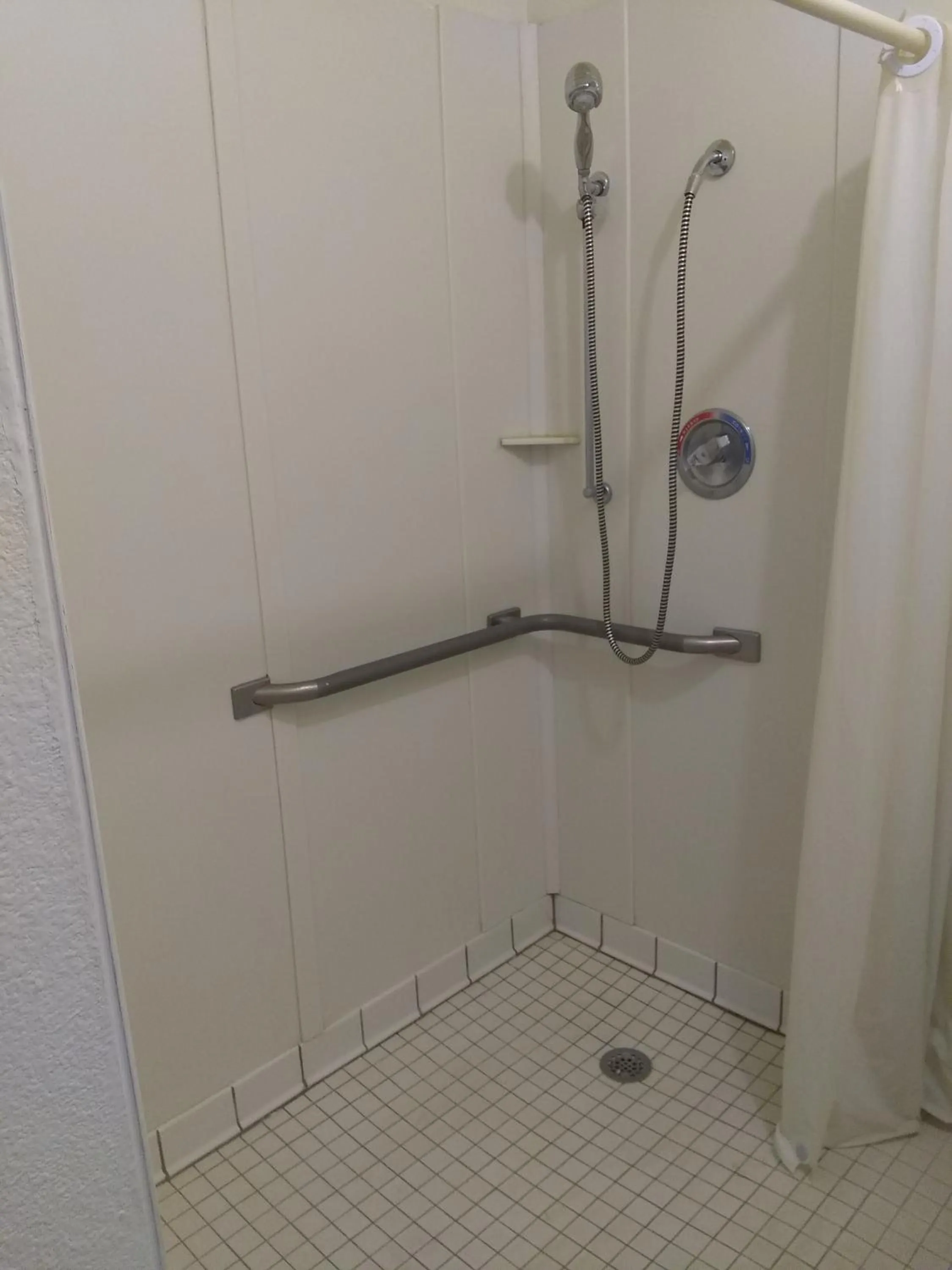 Shower in Sioux City Inn Sioux City IA Sergeant Bluff