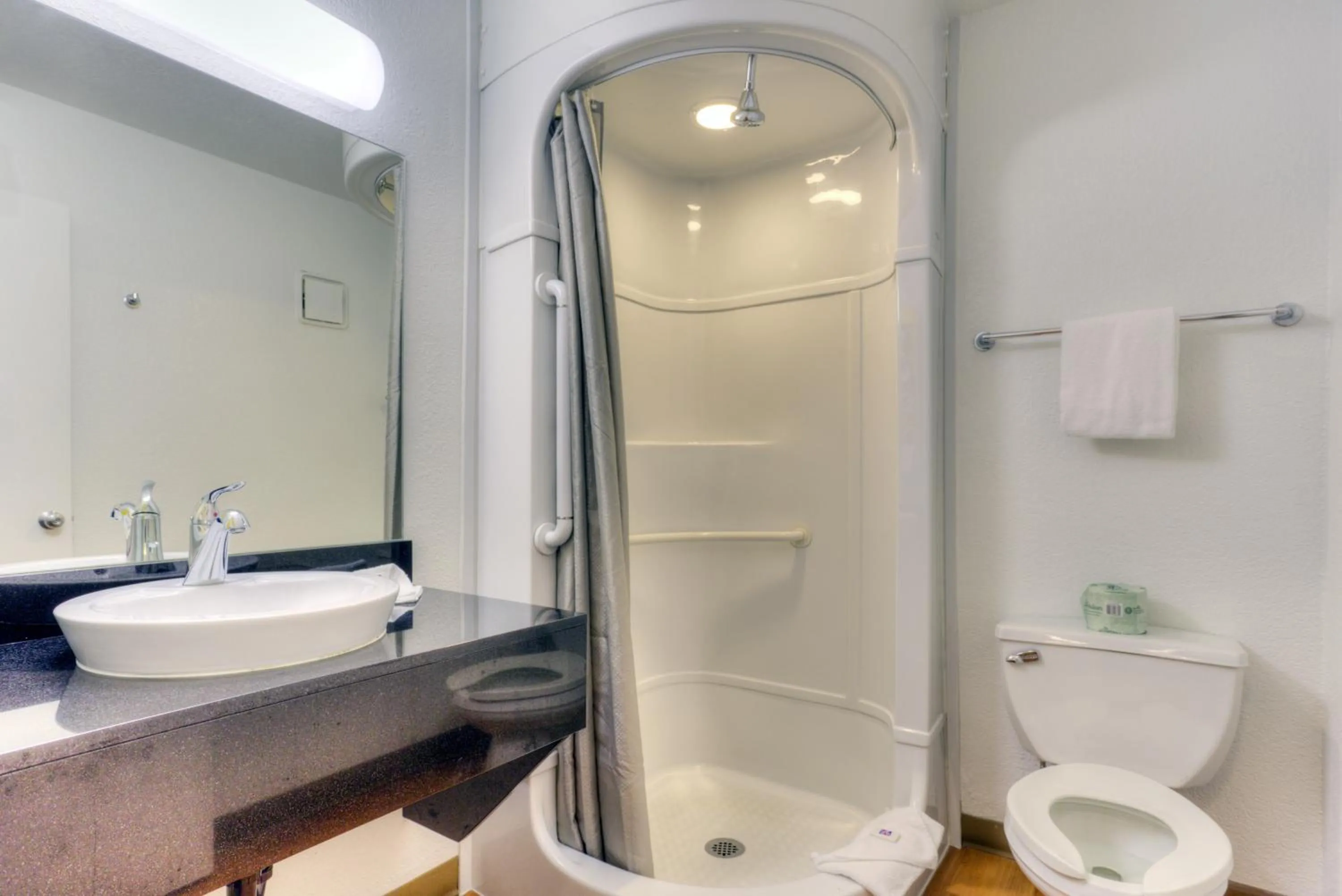 Bathroom in Motel 6-Tigard, OR - Portland South - Lake Oswego