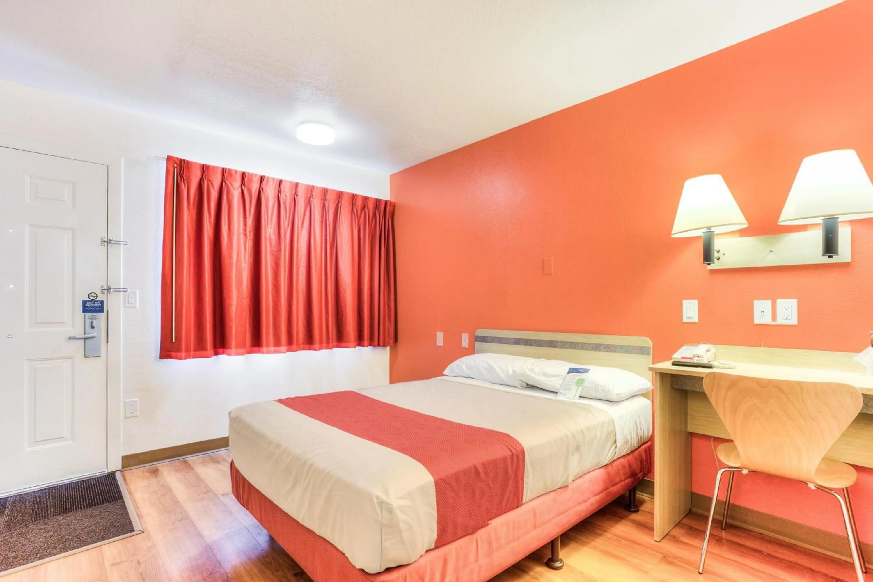 Bedroom, Bed in Motel 6-Tigard, OR - Portland South - Lake Oswego