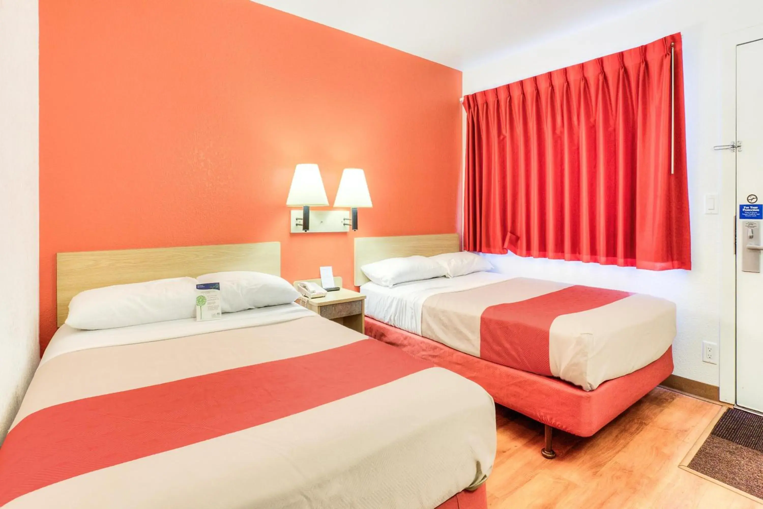 Quadruple Room in Motel 6-Tigard, OR - Portland South - Lake Oswego Quadruple Room in Motel 6-Tigard, OR - Portland South - Lake Oswego