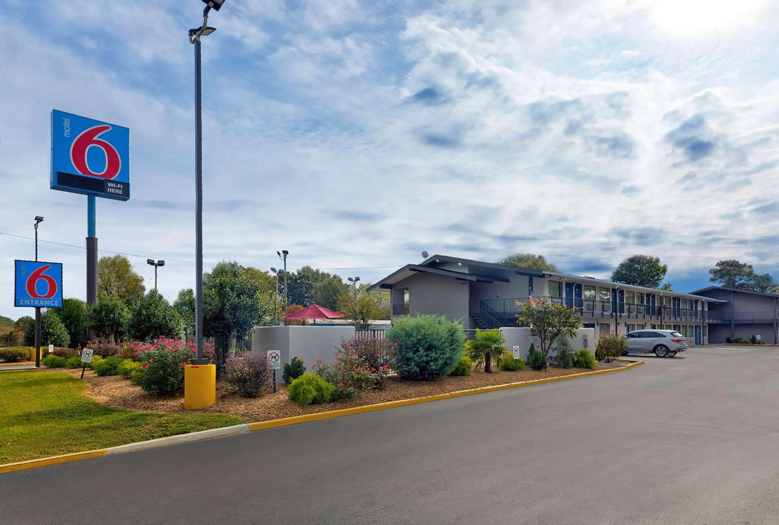 Property building in Motel 6-Columbus, GA