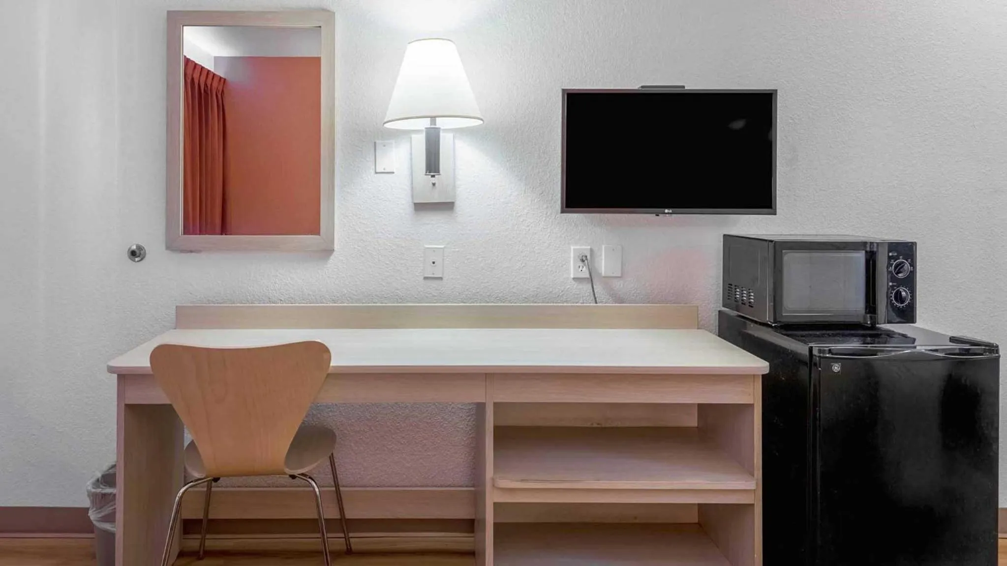 Bedroom in Motel 6-Columbus, GA