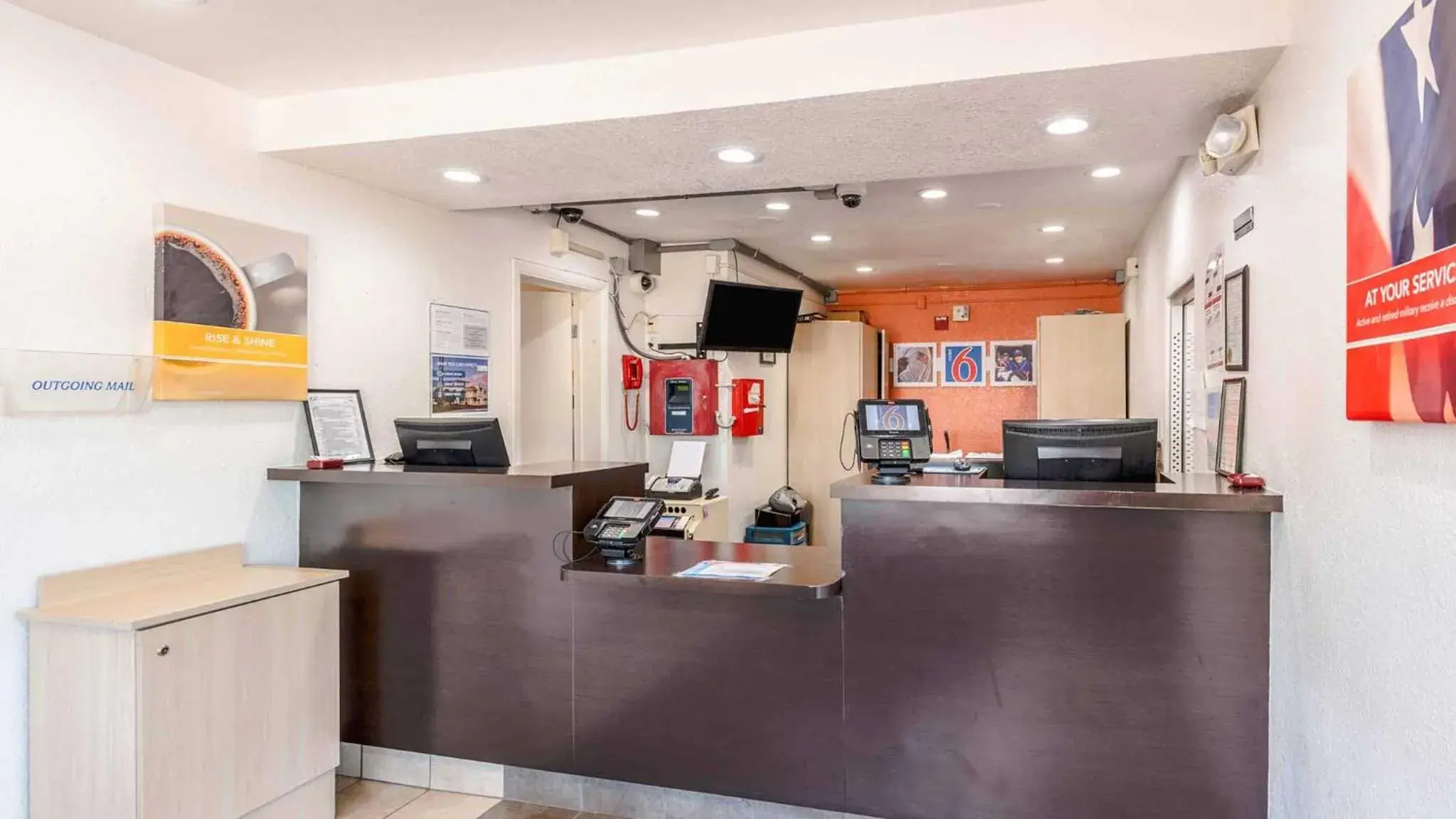 Lobby or reception in Motel 6-Columbus, GA Lobby or reception in Motel 6-Columbus, GA