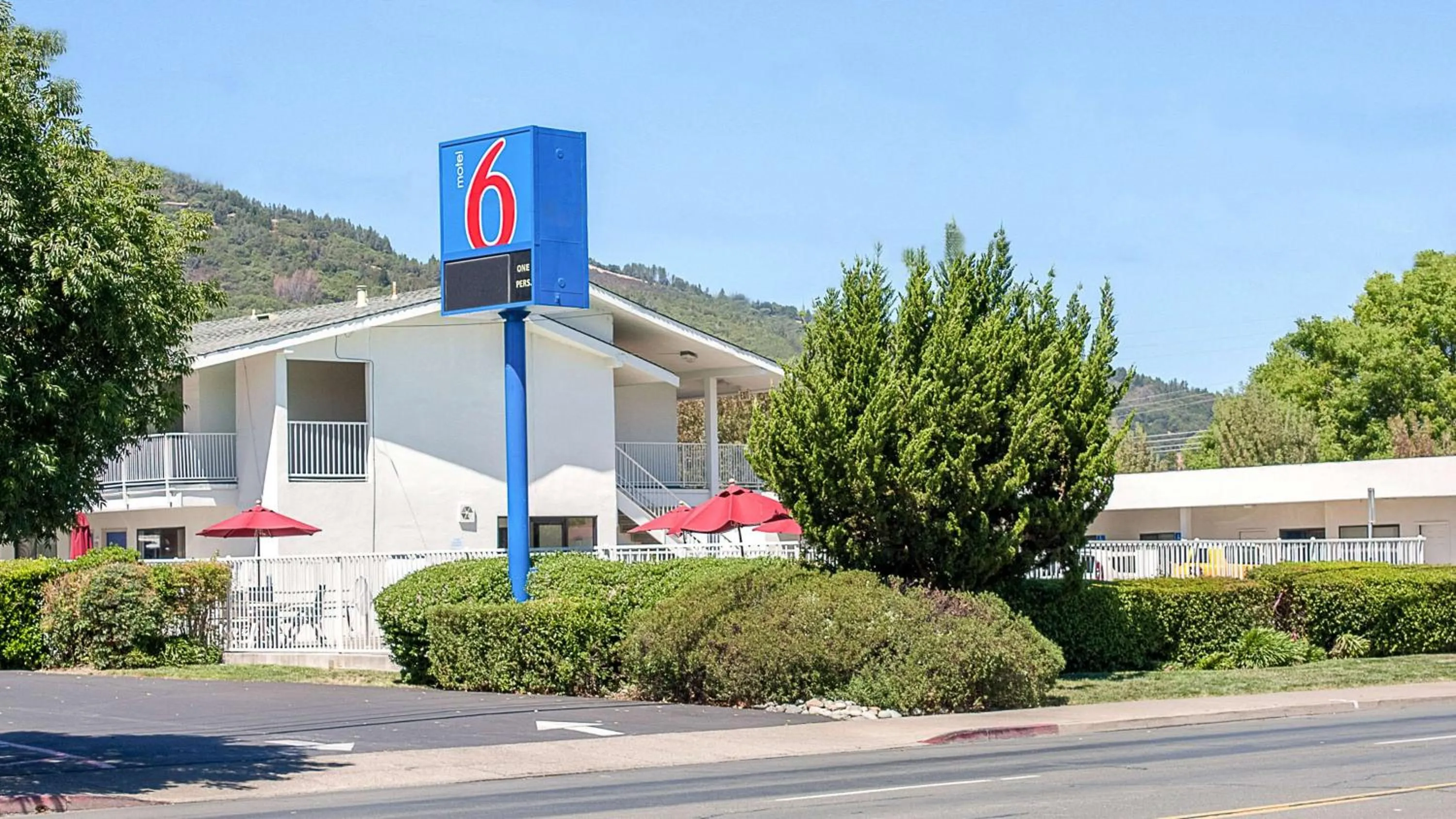 Property building in Motel 6-Ukiah, CA