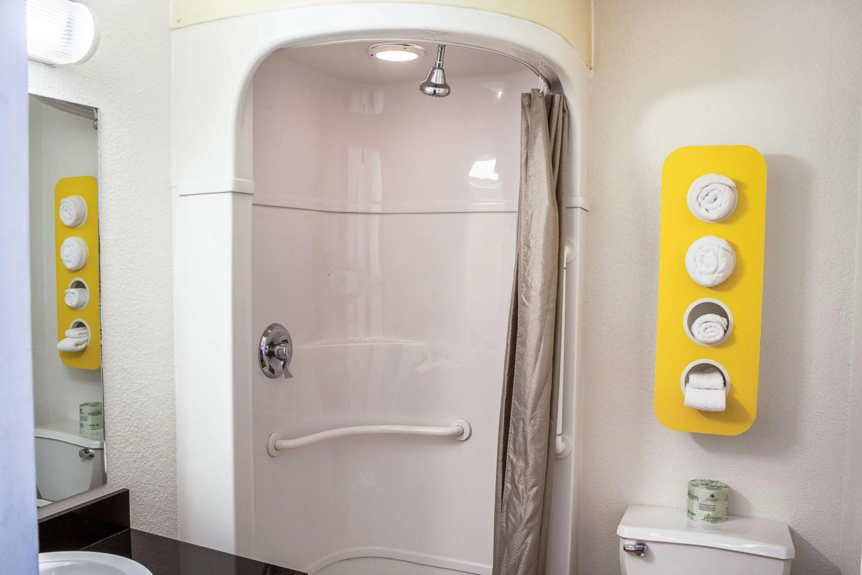 Shower in Motel 6-Ukiah, CA