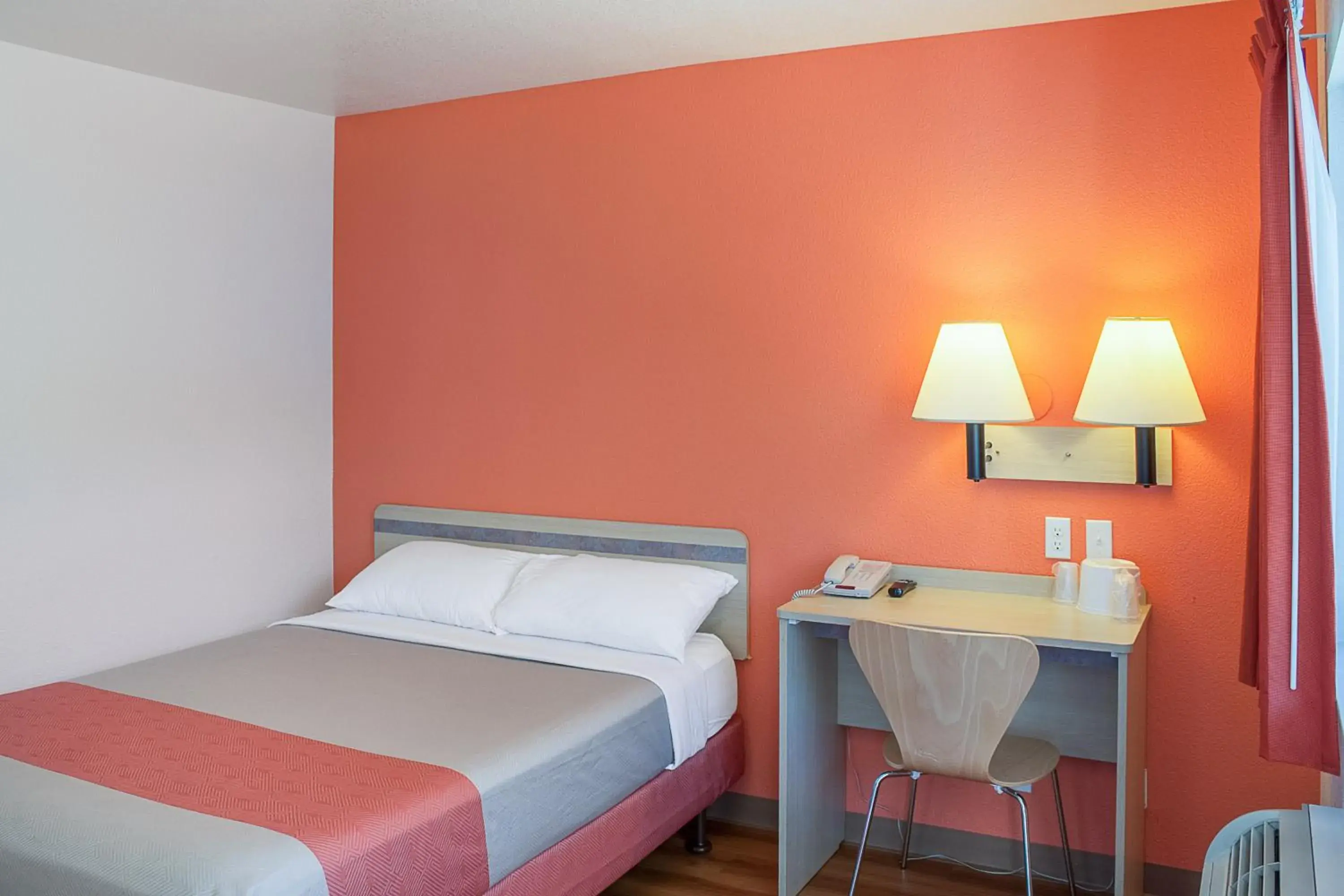 Bedroom, Bed in Motel 6-Ukiah, CA Bedroom, Bed in Motel 6-Ukiah, CA