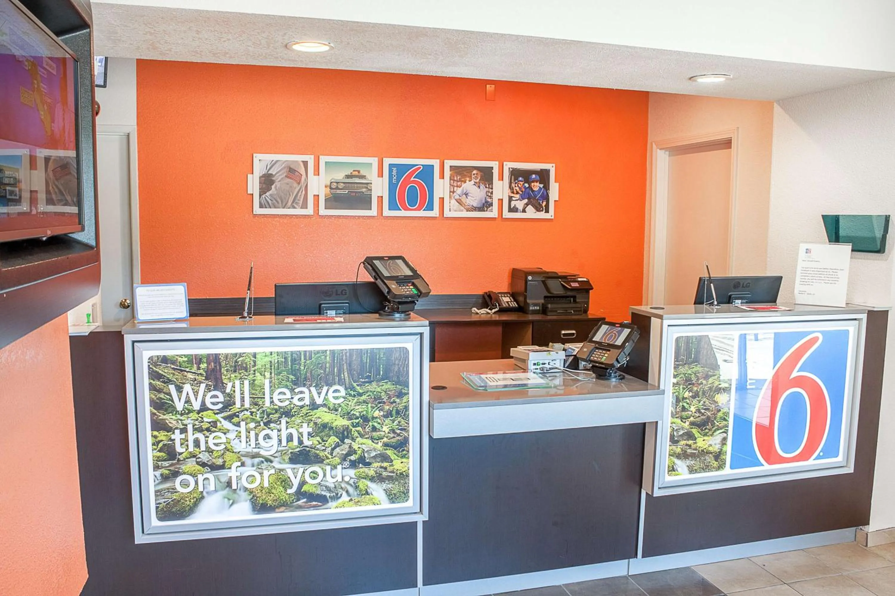 Property logo or sign in Motel 6-Ukiah, CA