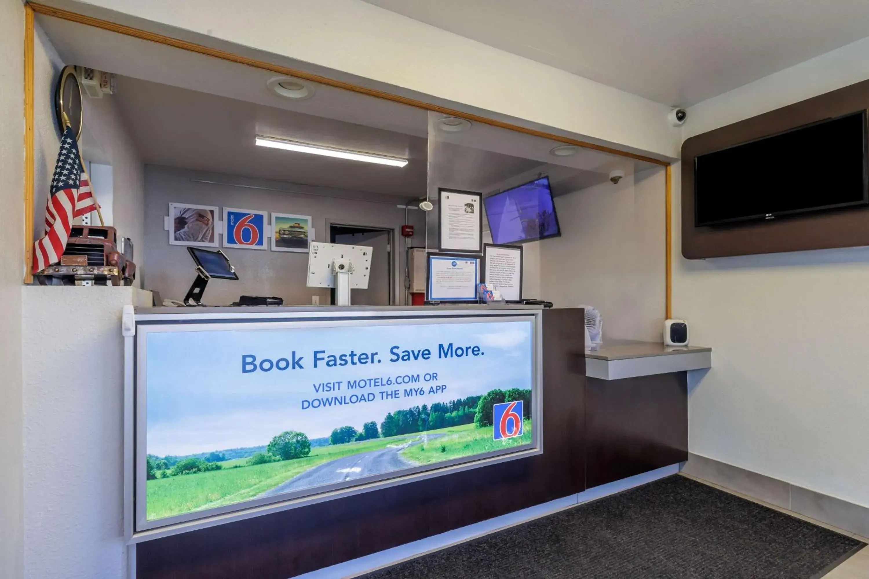 Lobby or reception in Motel 6 Elizabethtown Lobby or reception in Motel 6 Elizabethtown