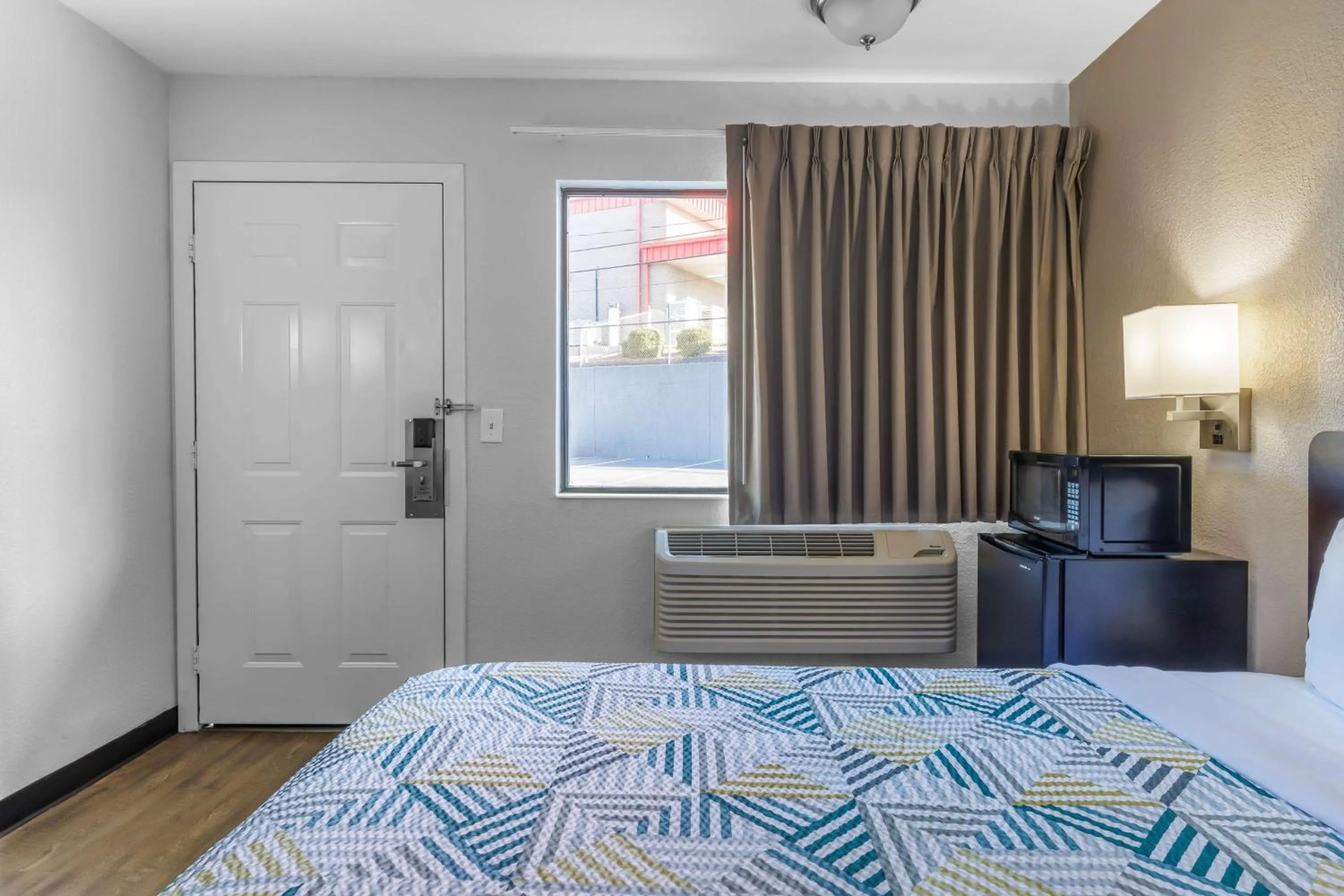 Bedroom, Bed in Motel 6 Elizabethtown