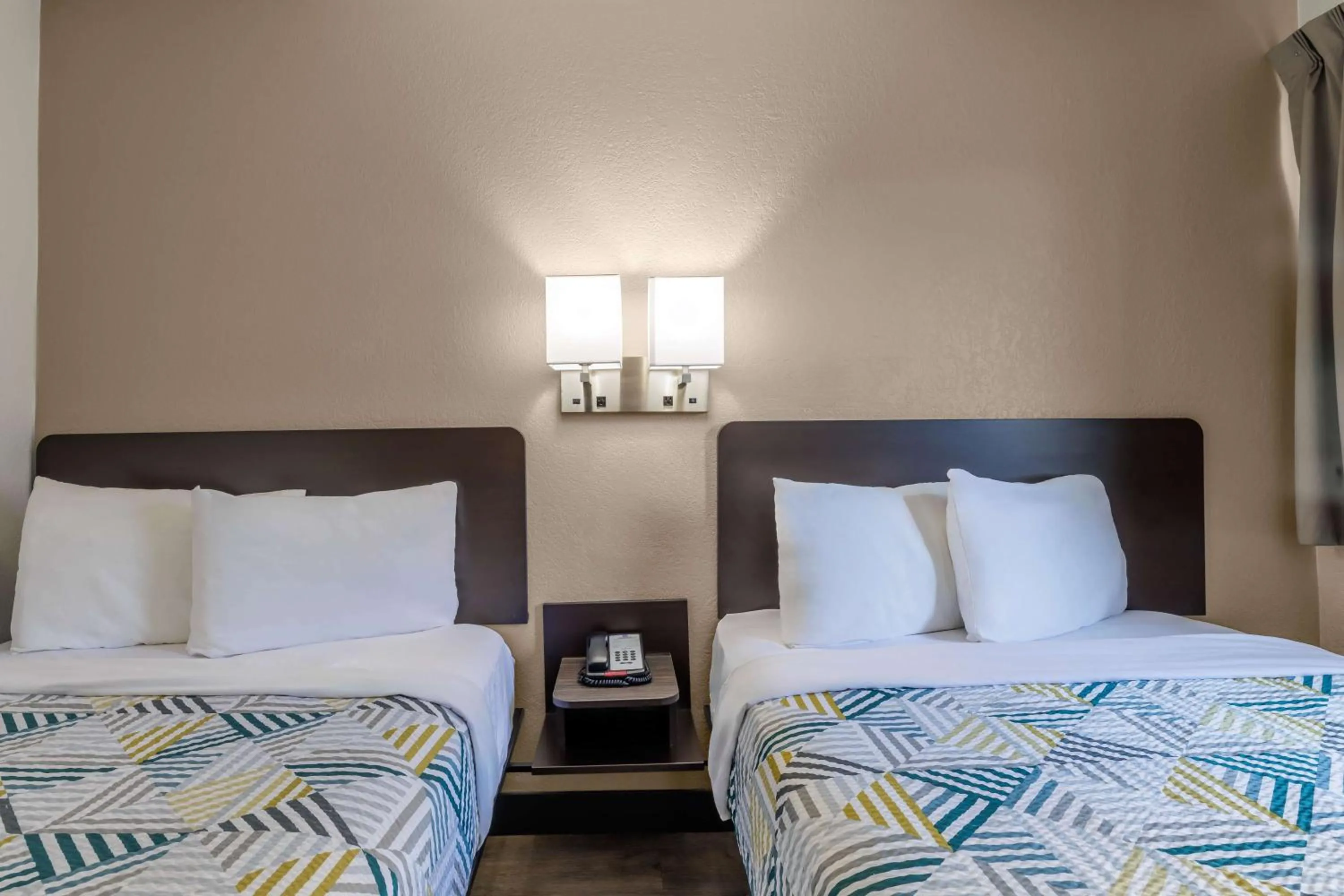 Bedroom, Bed in Motel 6 Elizabethtown