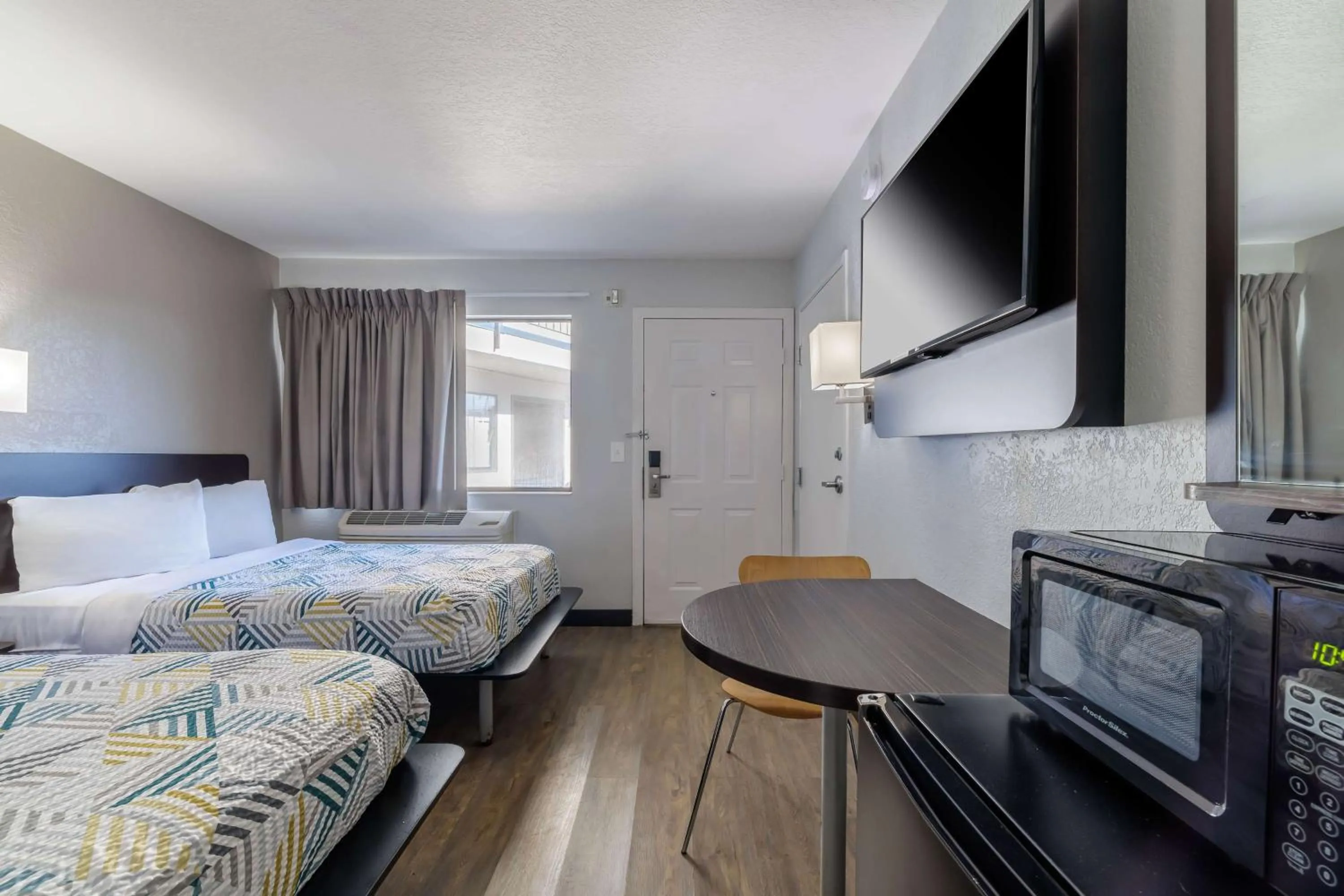 Bedroom, Bed in Motel 6 Elizabethtown