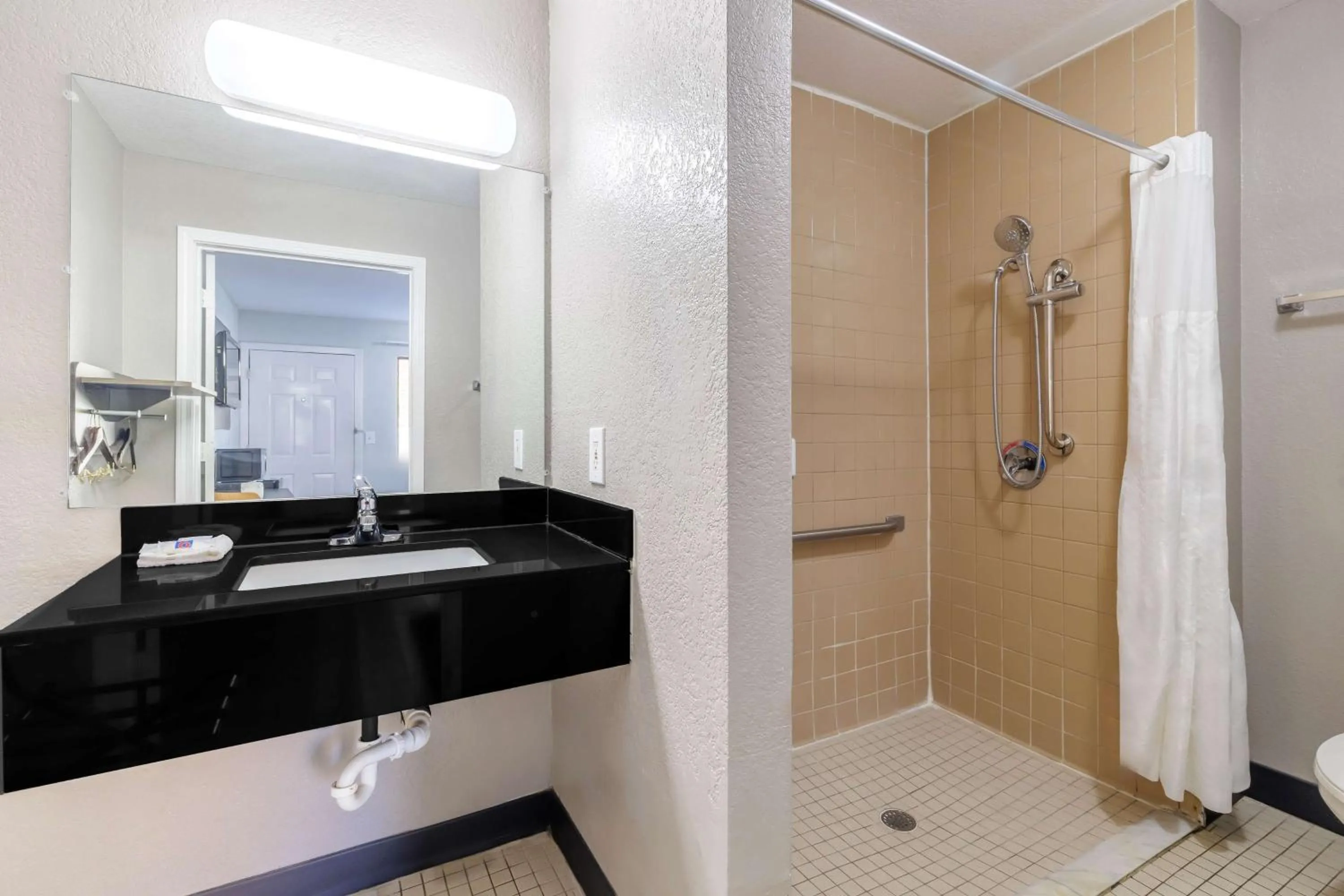 Bathroom in Motel 6 Elizabethtown