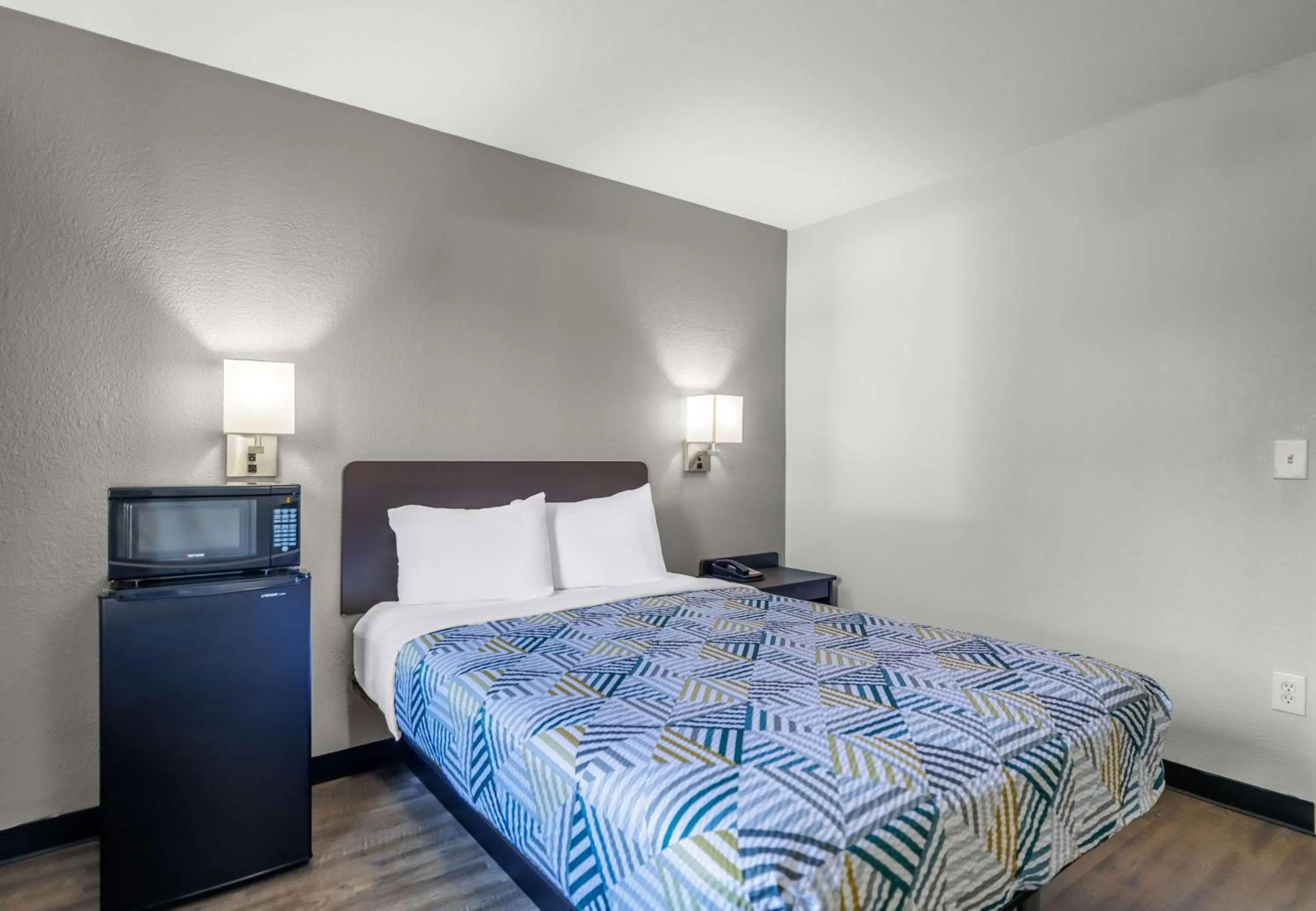 Bedroom, Bed in Motel 6 Elizabethtown