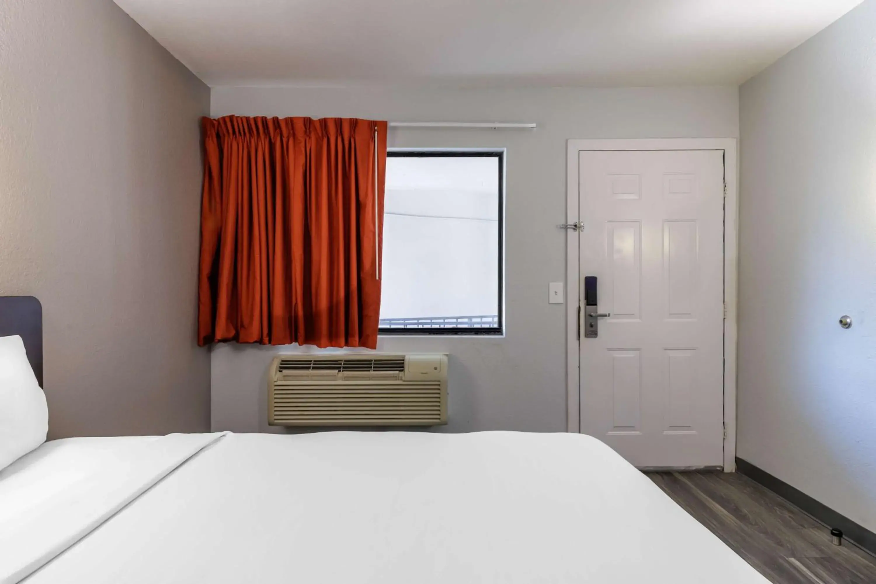 Bedroom, Bed in Motel 6 Elizabethtown Bedroom, Bed in Motel 6 Elizabethtown