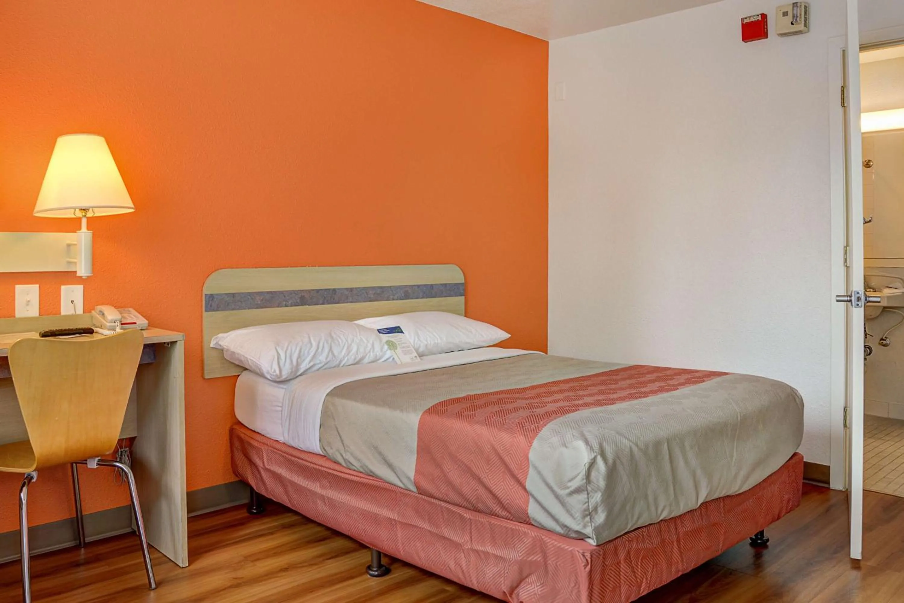 Photo of the whole room, Bed in Motel 6-Portland, OR - Central