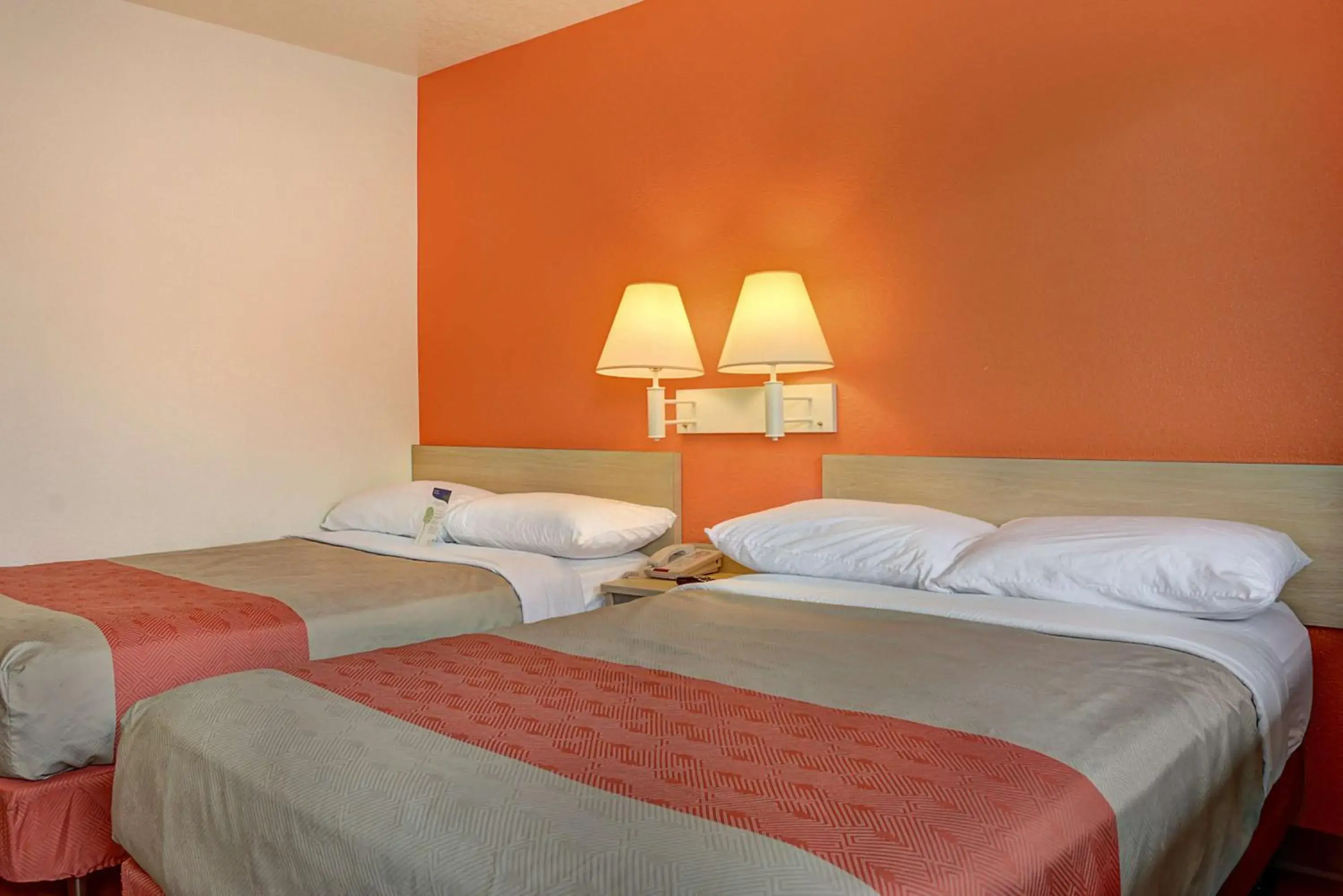 Deluxe Quadruple Room in Motel 6-Portland, OR - Central Deluxe Quadruple Room in Motel 6-Portland, OR - Central