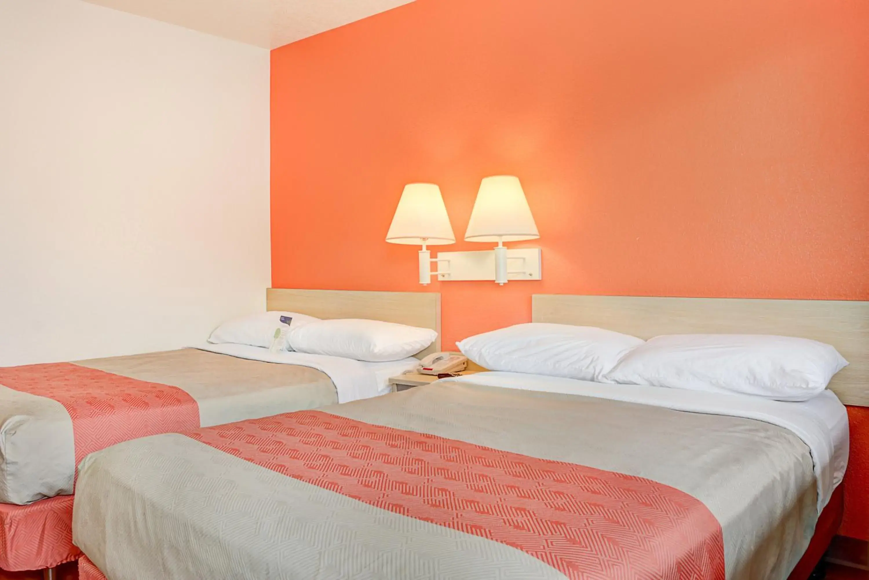 Bedroom, Bed in Motel 6-Portland, OR - Central Bedroom, Bed in Motel 6-Portland, OR - Central