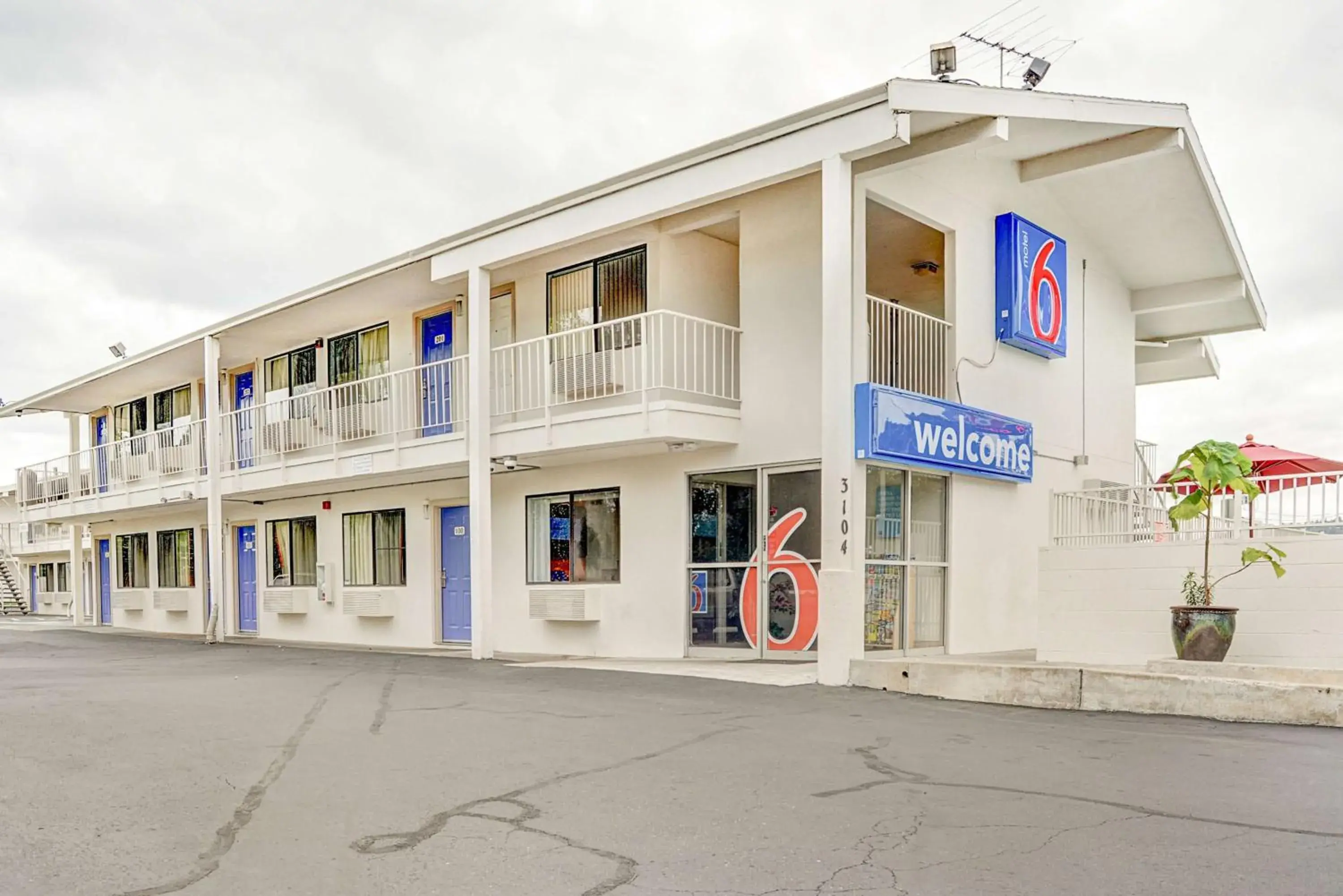 Property building in Motel 6-Portland, OR - Central Property building in Motel 6-Portland, OR - Central