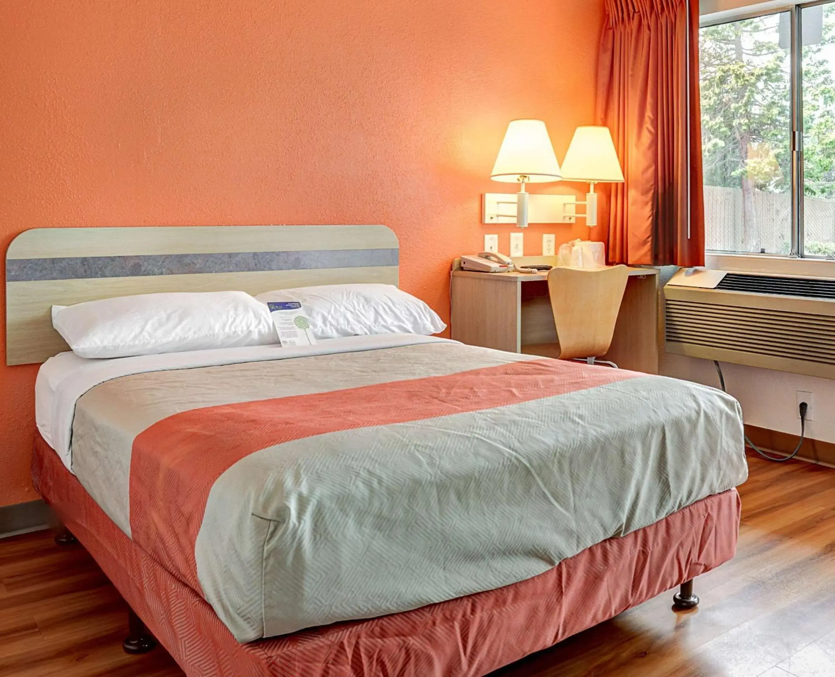 Bedroom, Bed in Motel 6-Portland, OR - Central Bedroom, Bed in Motel 6-Portland, OR - Central