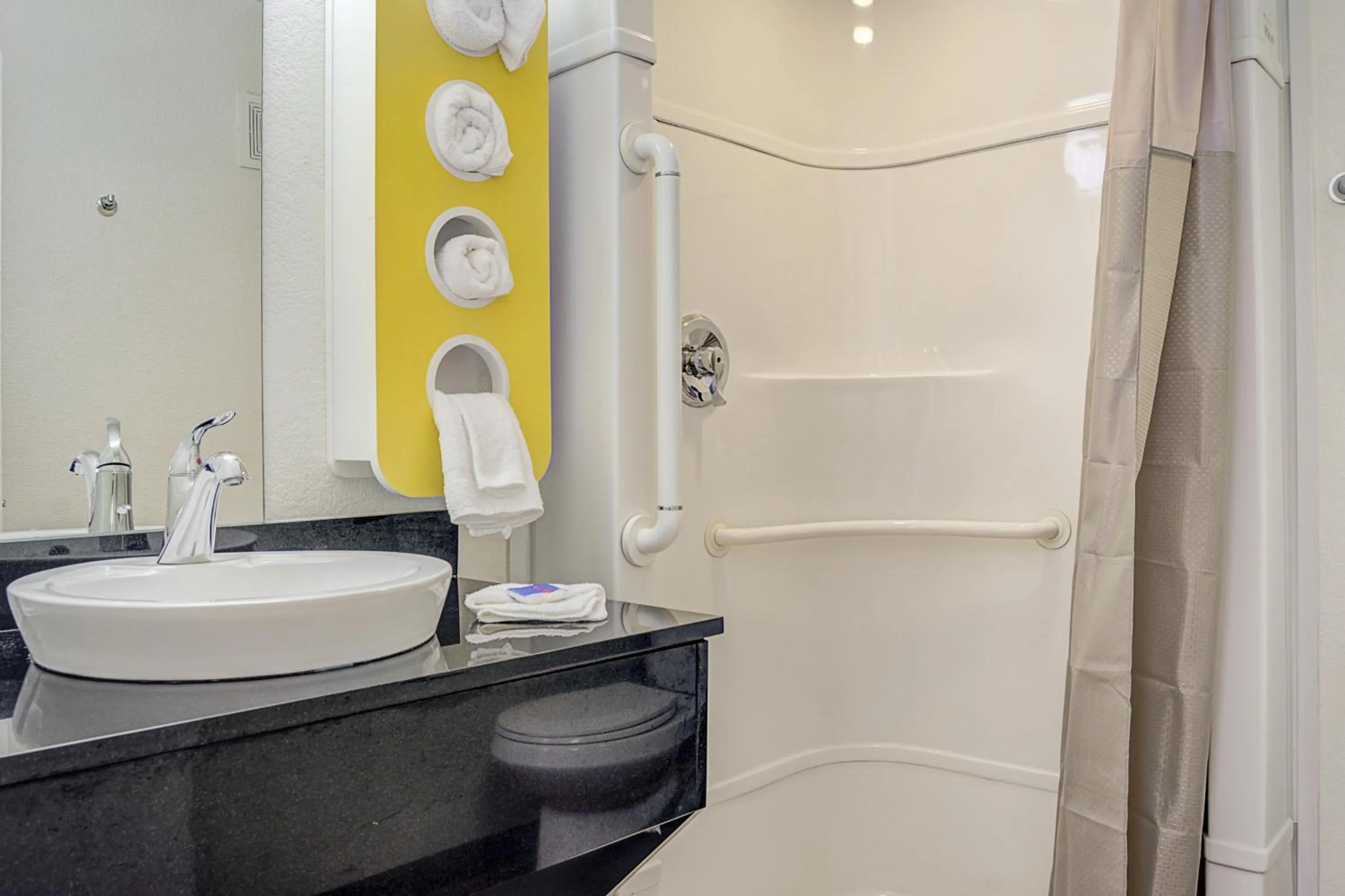 Bathroom in Motel 6-Portland, OR - Central