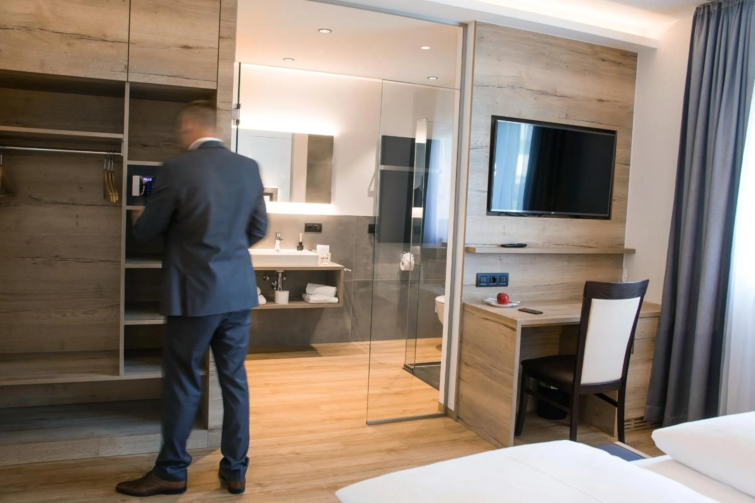 Bathroom, Bed in Patrix Hotel, Restaurant, Bar