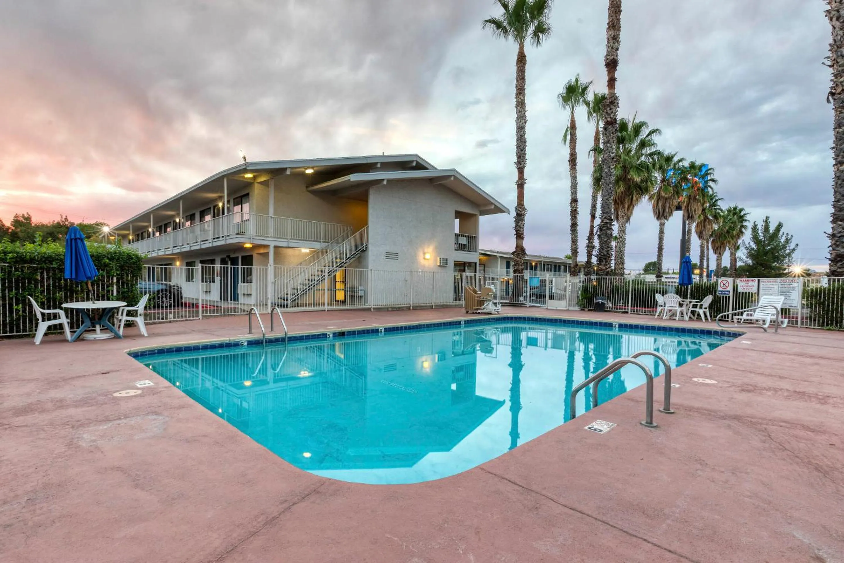 Property building in Motel 6-Nogales, AZ - Mariposa Road