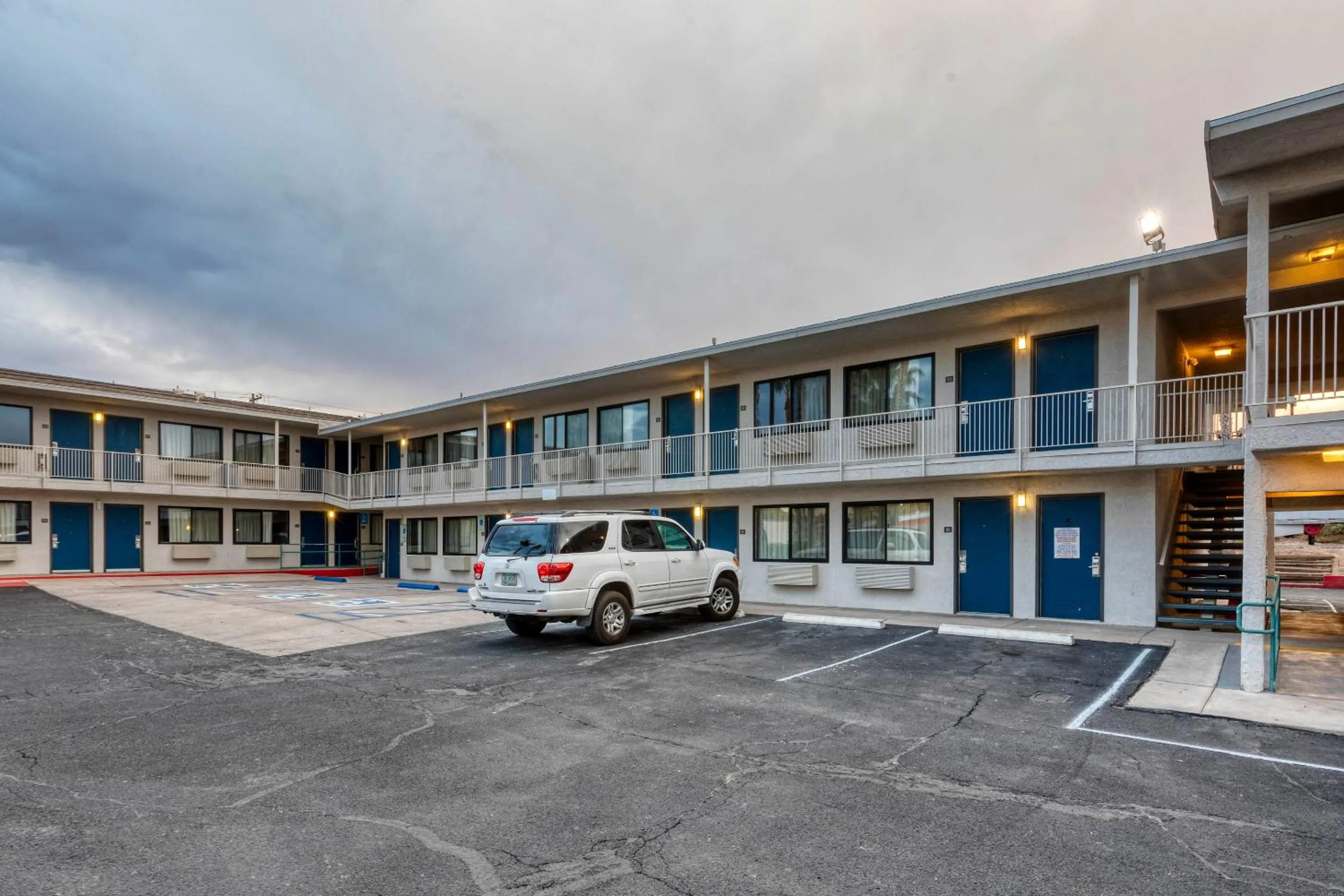 Property building in Motel 6-Nogales, AZ - Mariposa Road