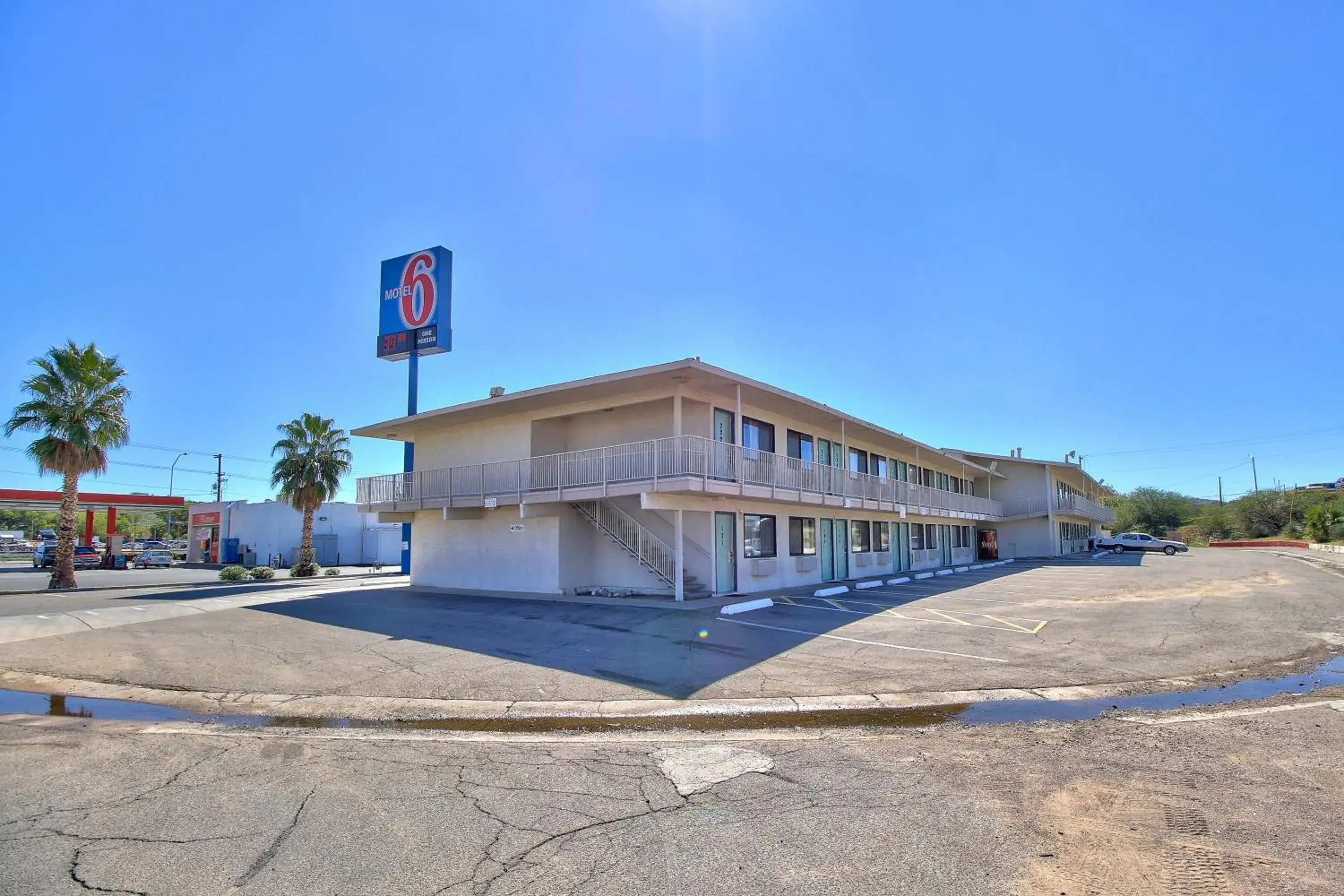 Property building in Motel 6-Nogales, AZ - Mariposa Road Property building in Motel 6-Nogales, AZ - Mariposa Road